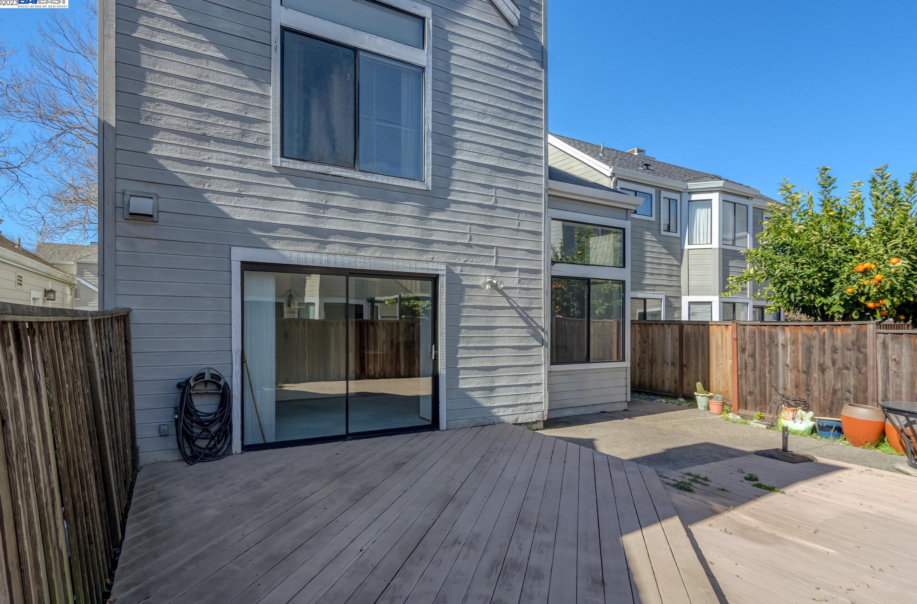 18 Brehaut Ct, Alameda CA  94502-7935 exterior