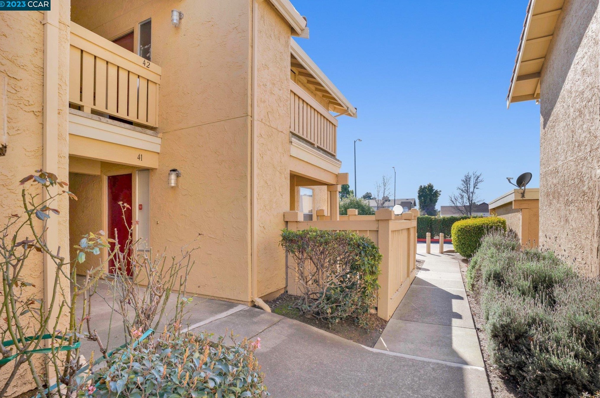 41 Las Moradas Cir, Richmond, CA 94806-3840