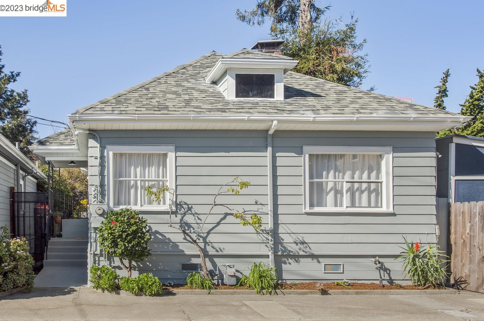 3791 Latimer Pl, Oakland, CA 94609-2711