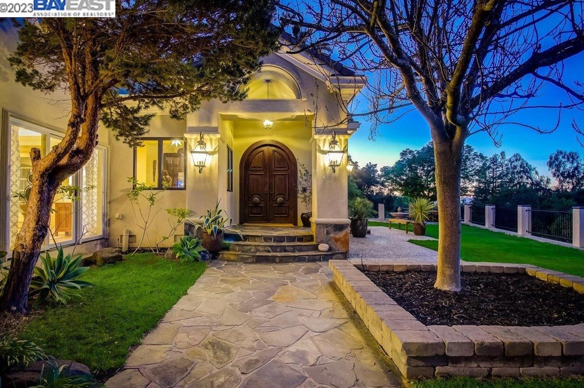 1177 Snyder Ln, Walnut Creek, CA 94598-4417