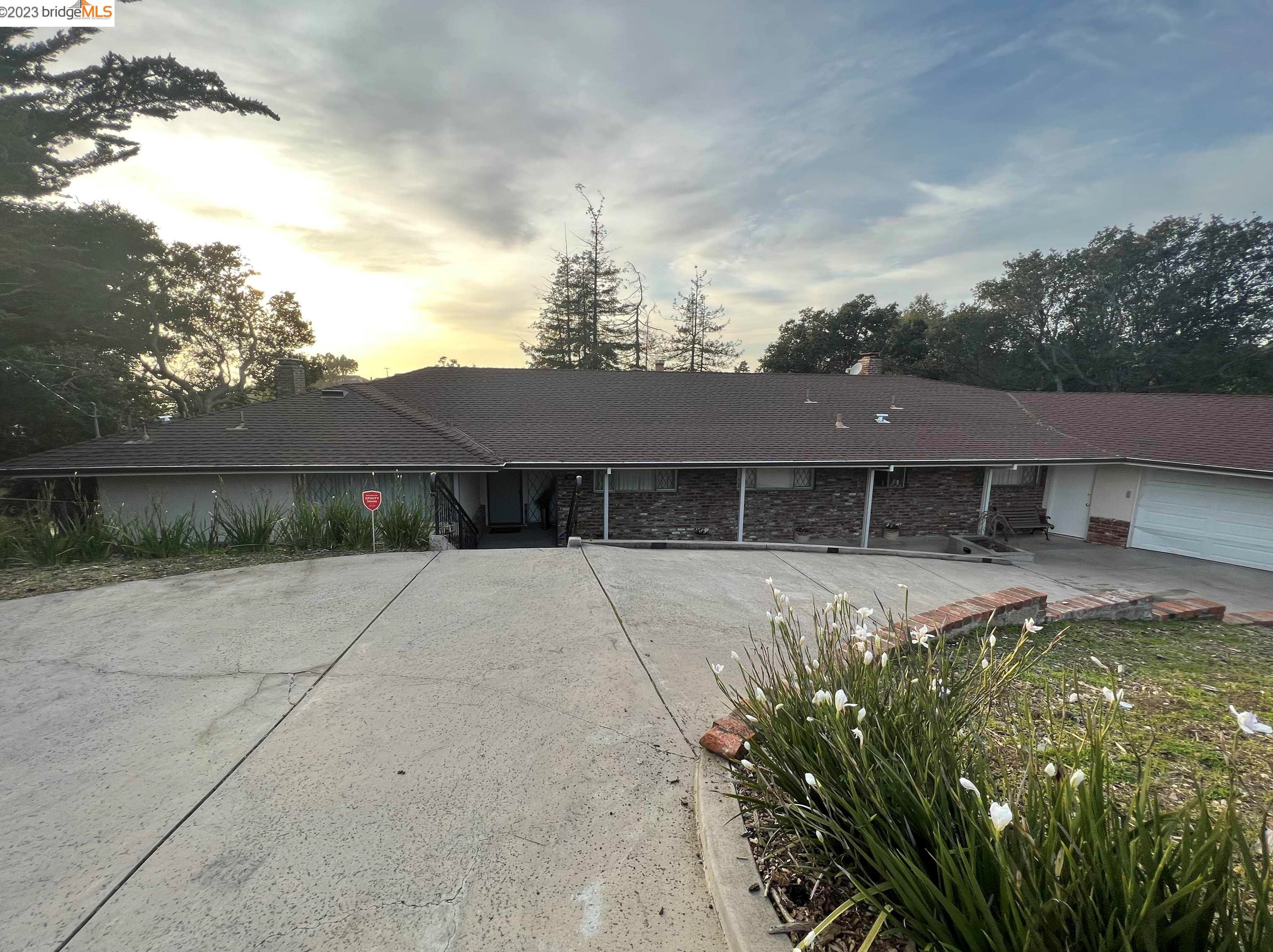 11121 Kerrigan Dr, Oakland, CA 94605