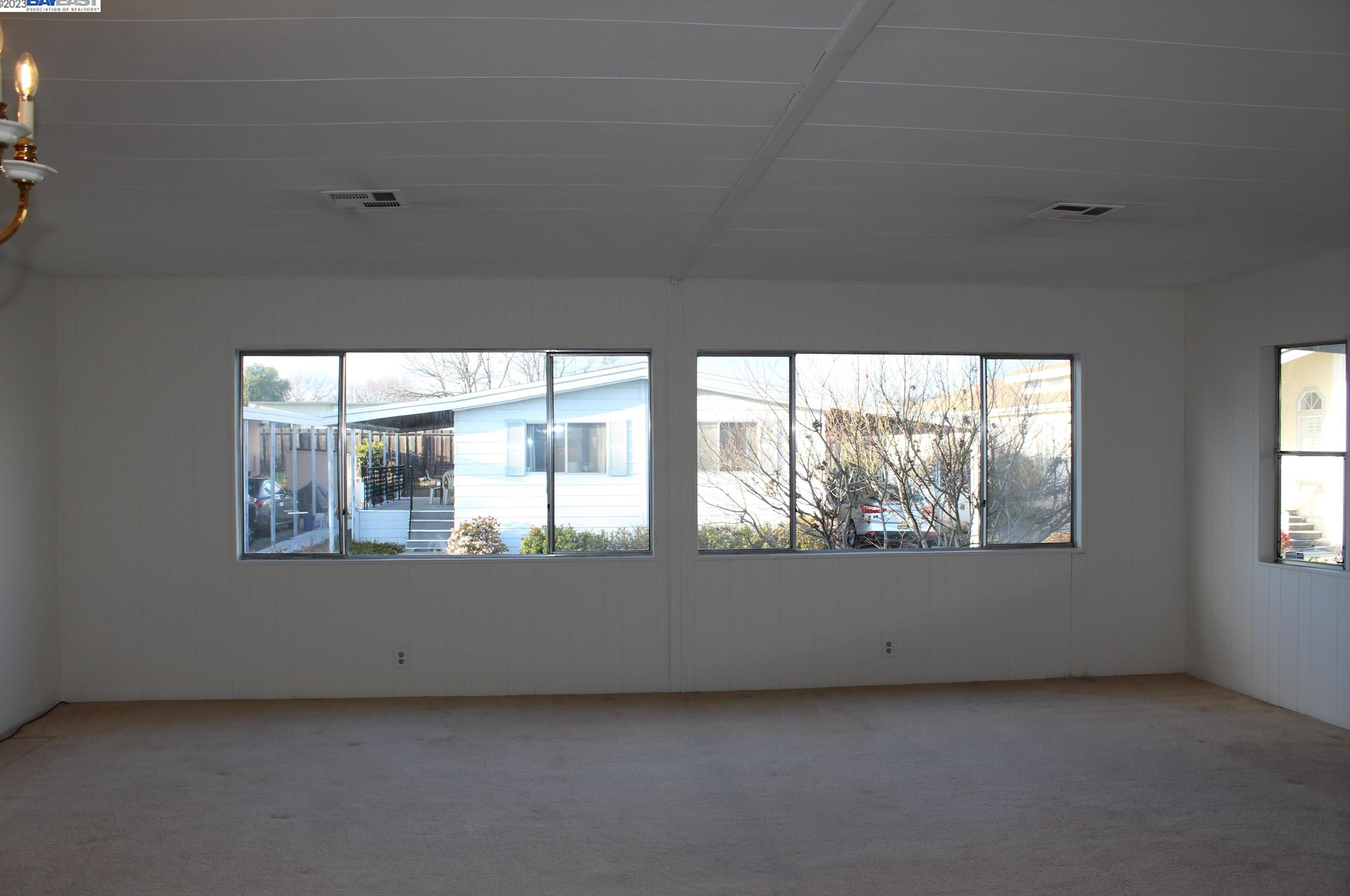 980 Northfield Dr, Hayward, CA 94544