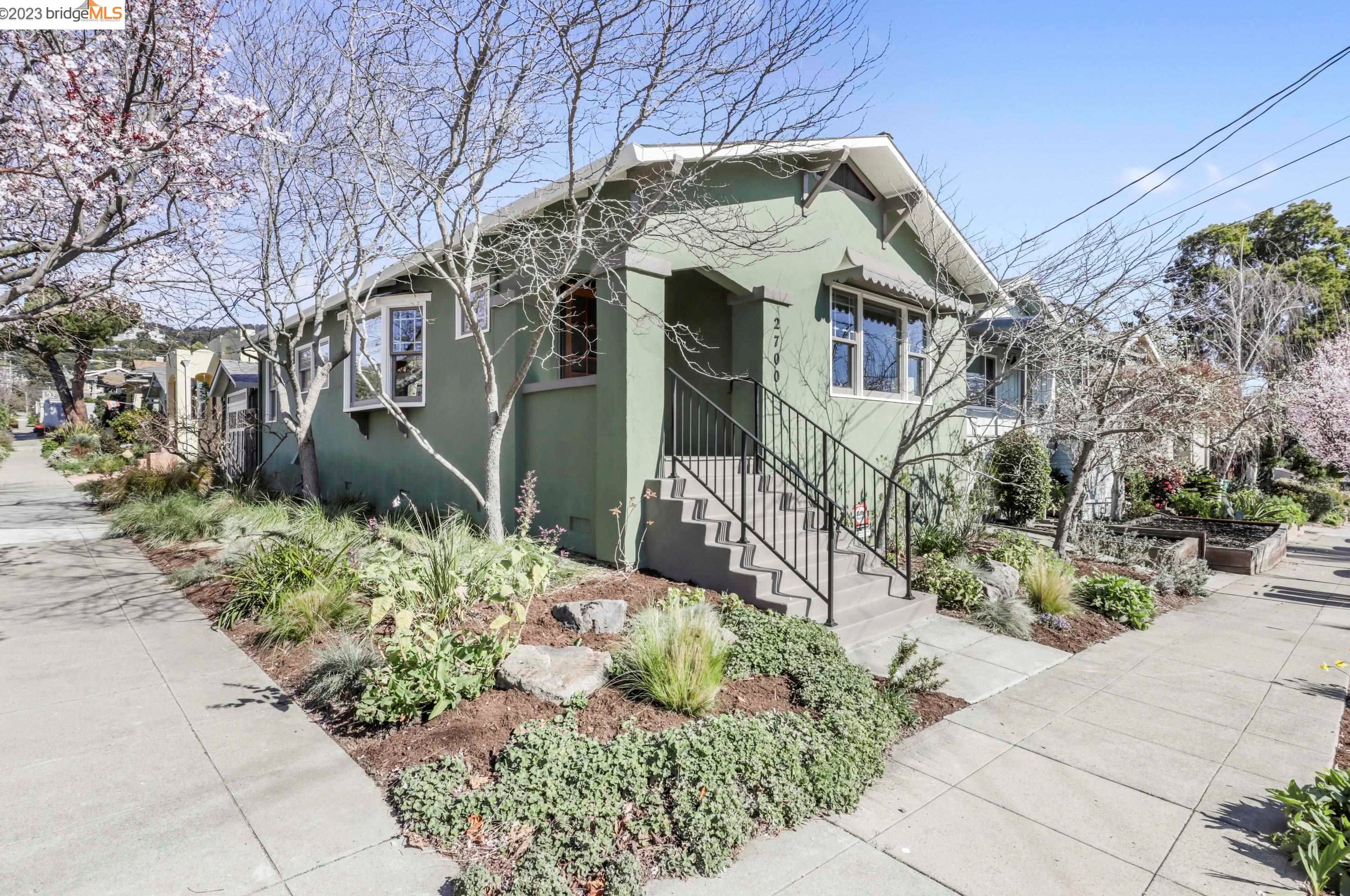 2700 Madeline St, Oakland, CA 94602-3315