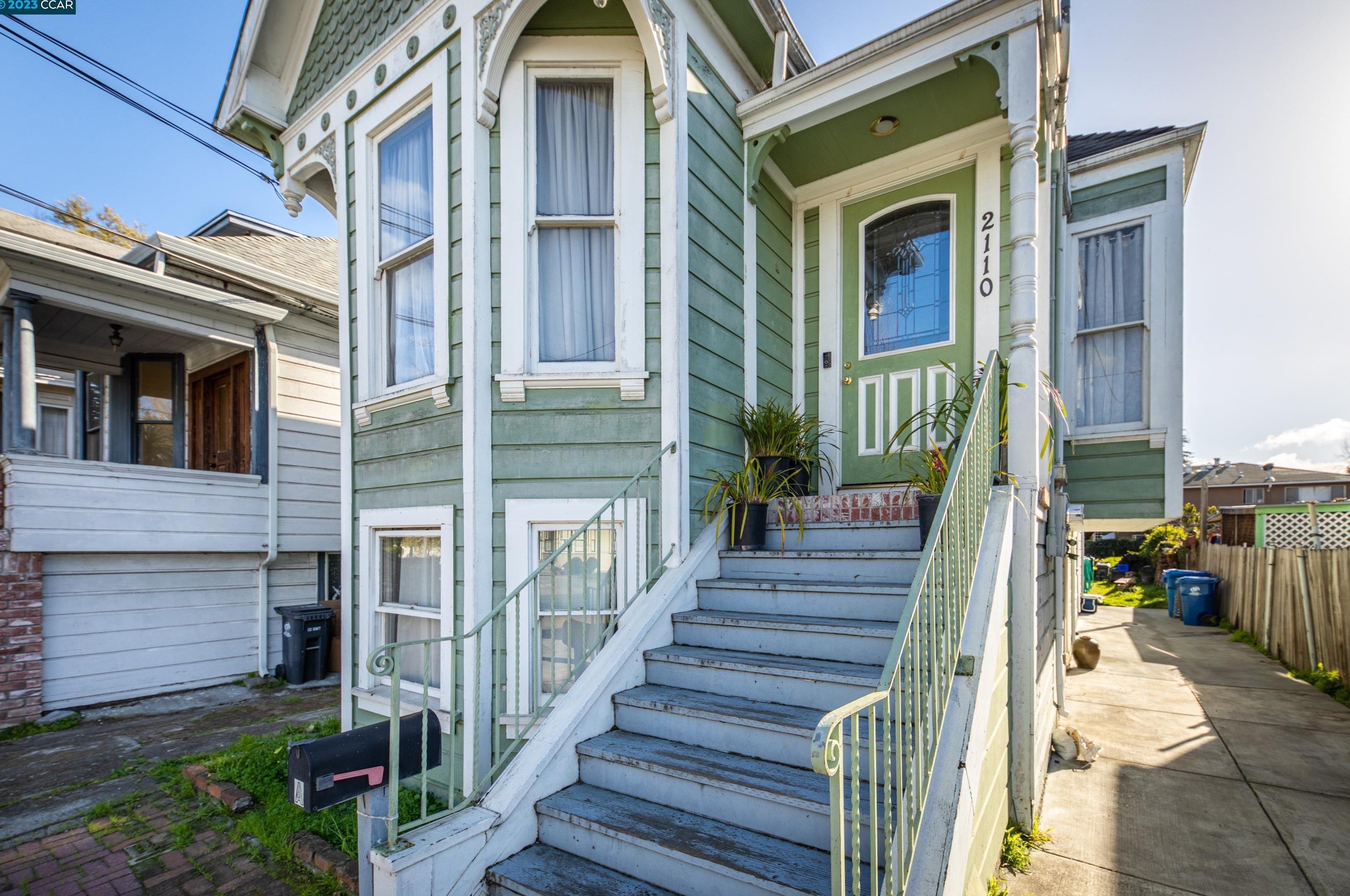 2110 Buena Vis Ave, Alameda CA 94501-2156 exterior