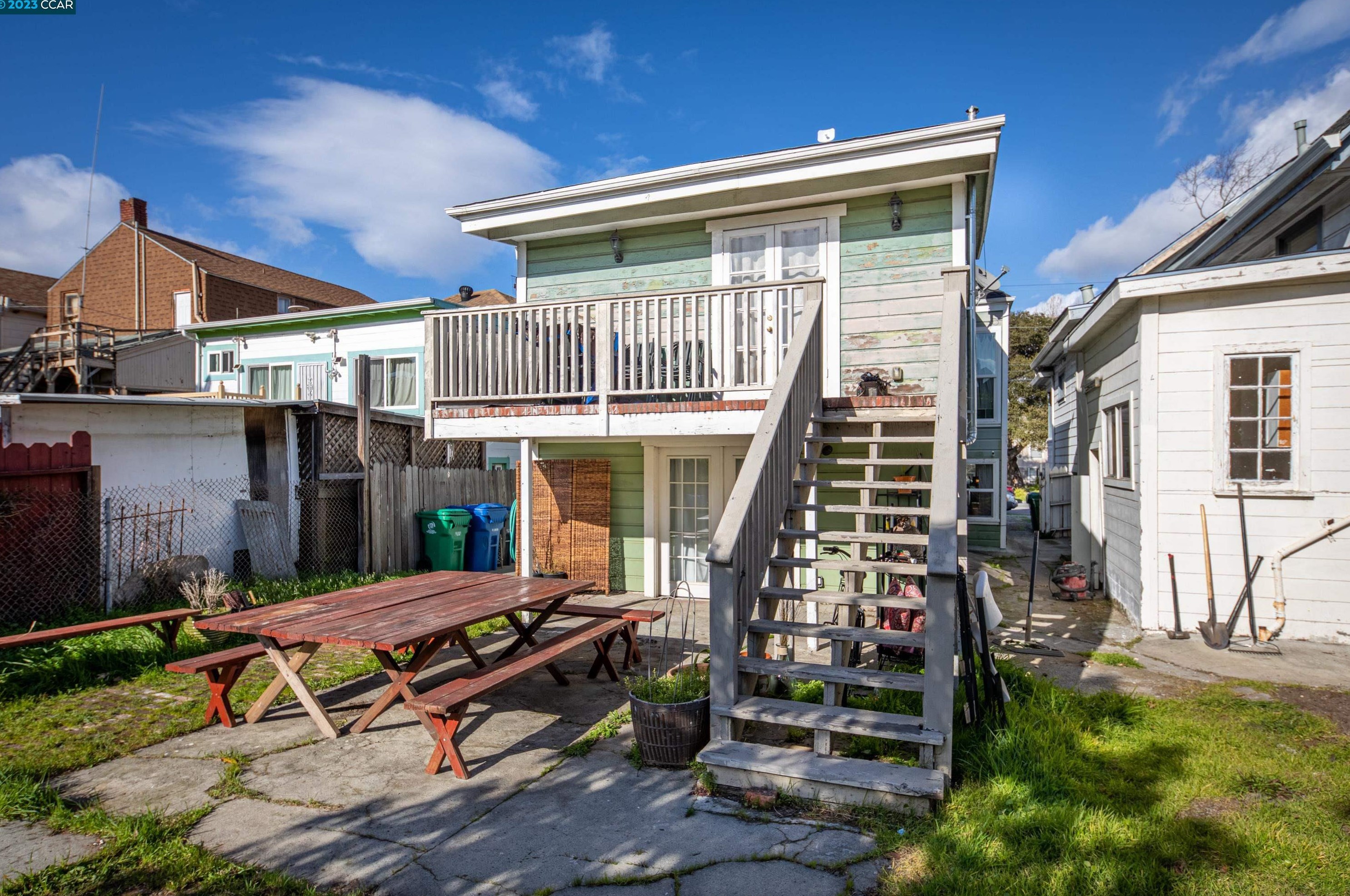 2110 Buena Vis Ave, Alameda CA 94501-2156 exterior