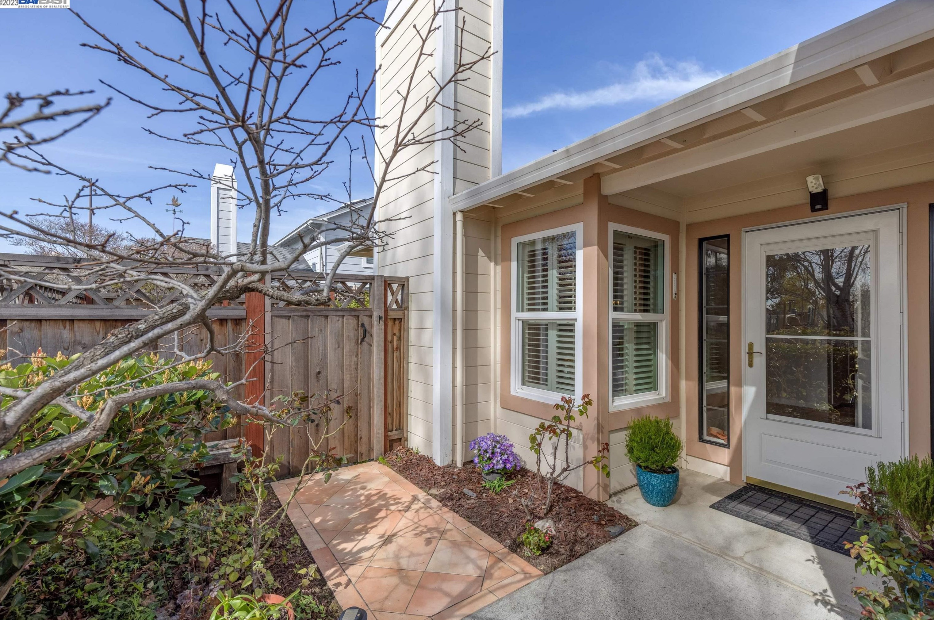 45 Clipper Dr, Alameda, CA 94502-6464