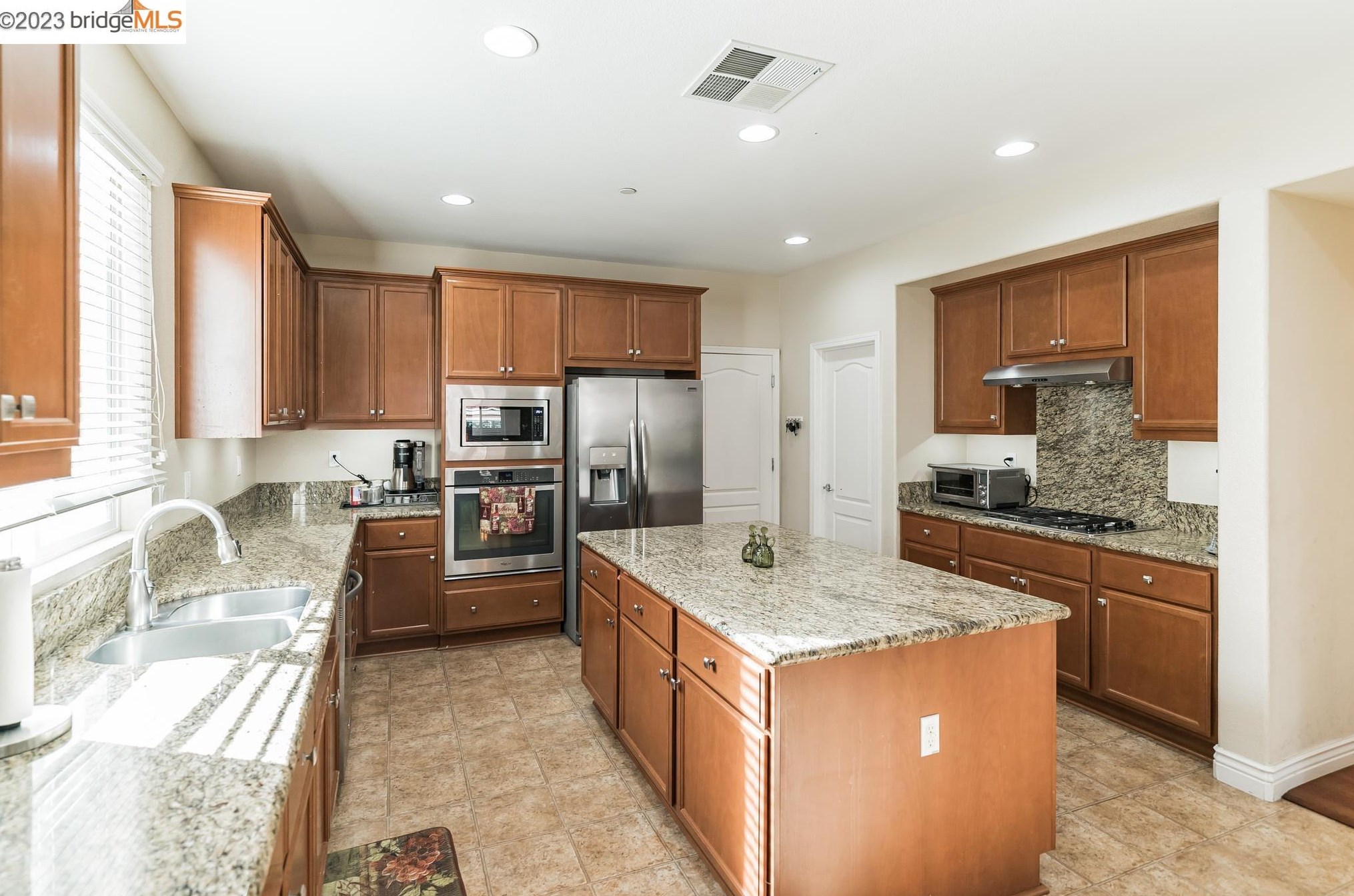 476 Milford St, Los Angeles CA  94513-5544 exterior