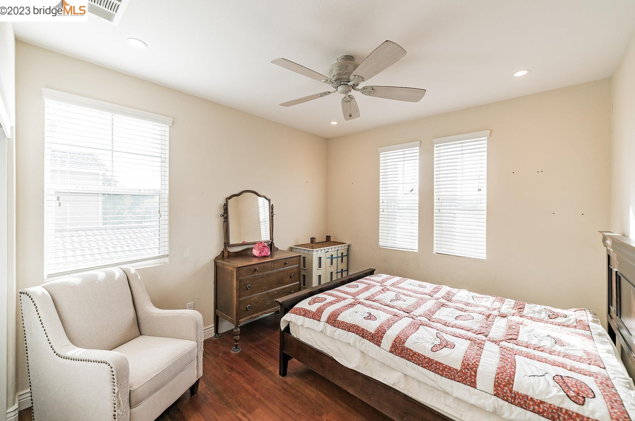 476 Milford St, Los Angeles CA  94513-5544 exterior