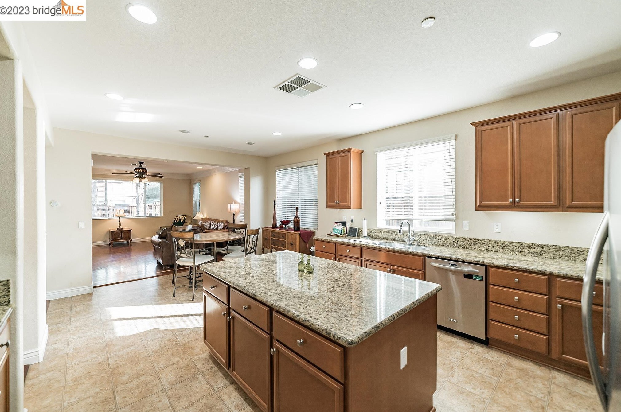 476 Milford St, Los Angeles CA  94513-5544 exterior