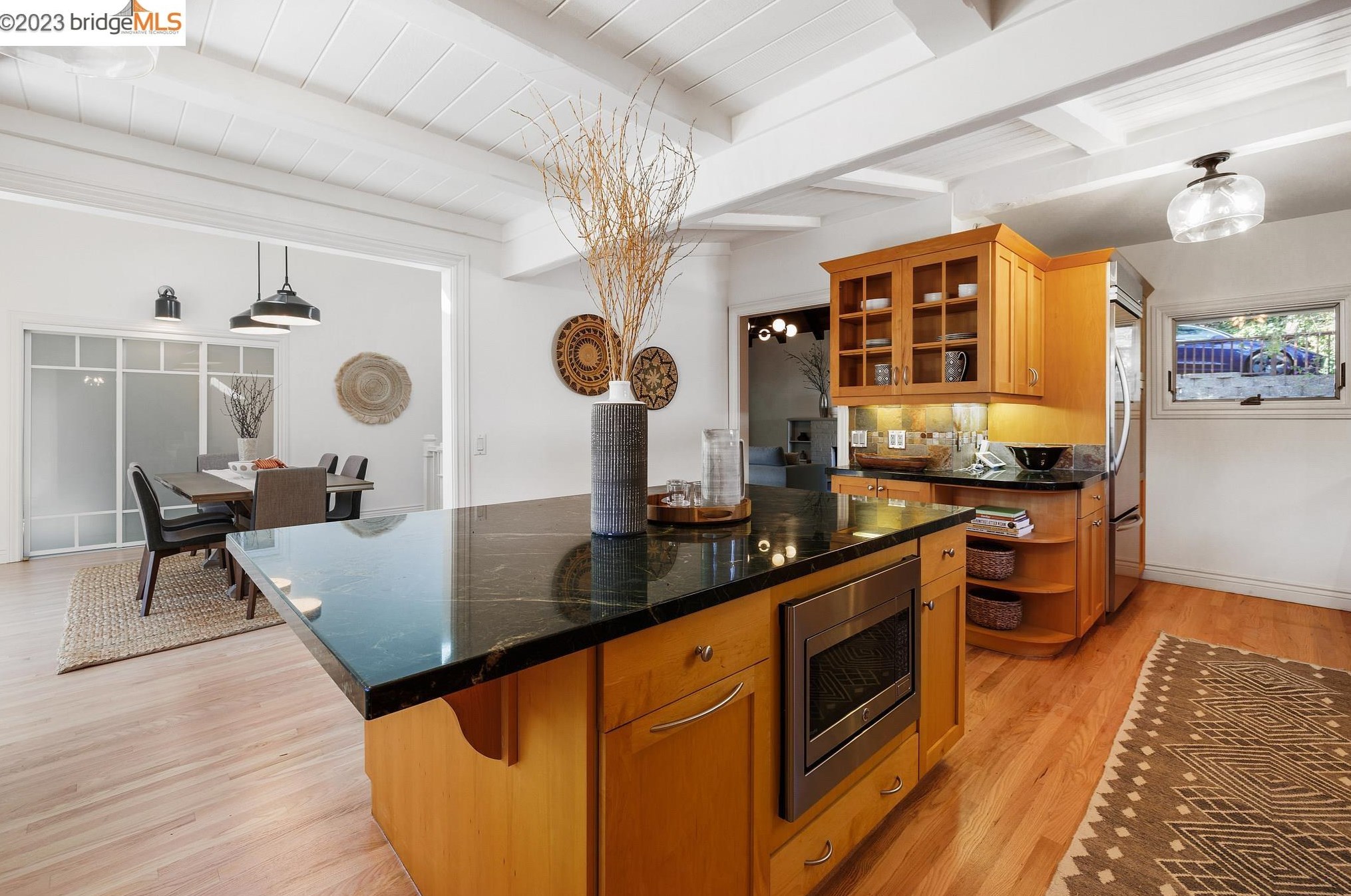5832 Nottingham Dr, Oakland, CA 94611-2165