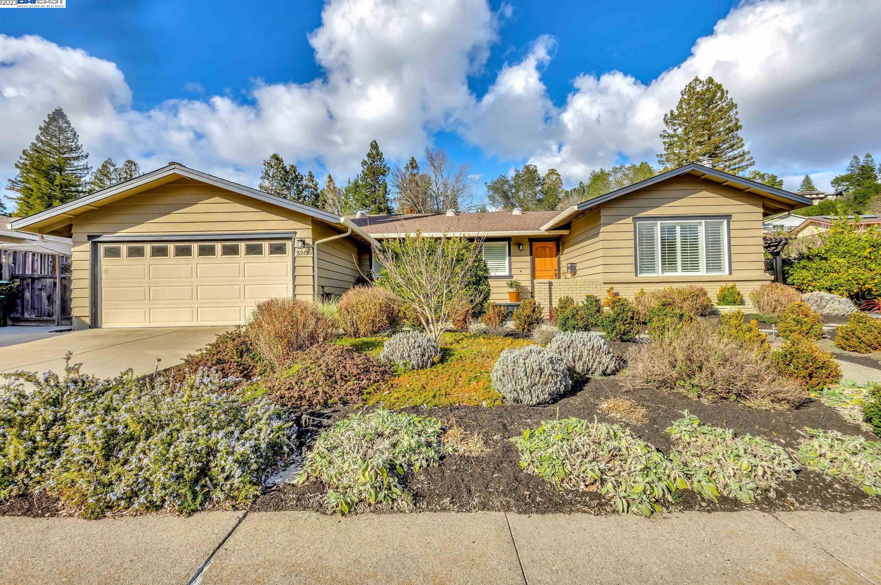 3912 Campolindo Dr, Moraga, CA 94556-1552