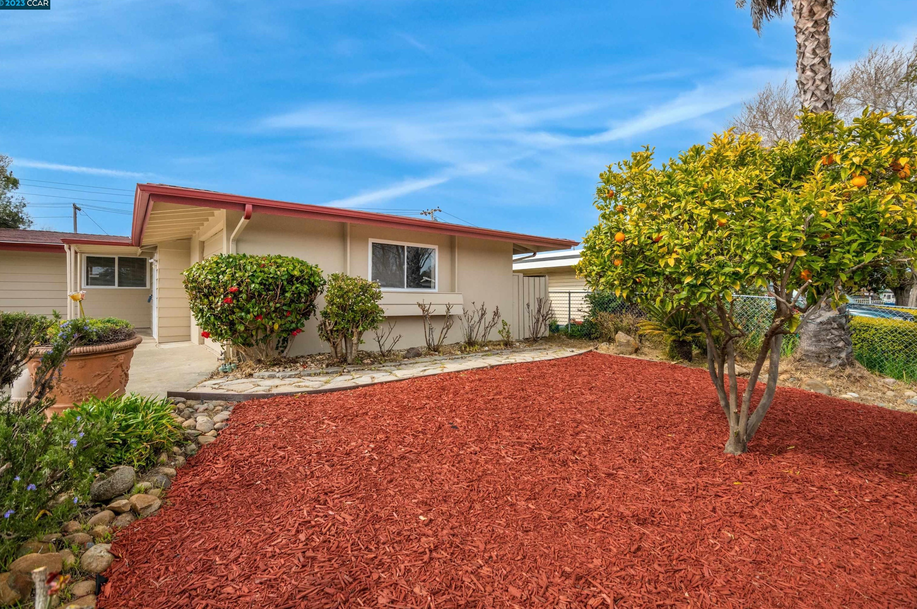 137 Martin St, Vallejo, CA 94589-1647
