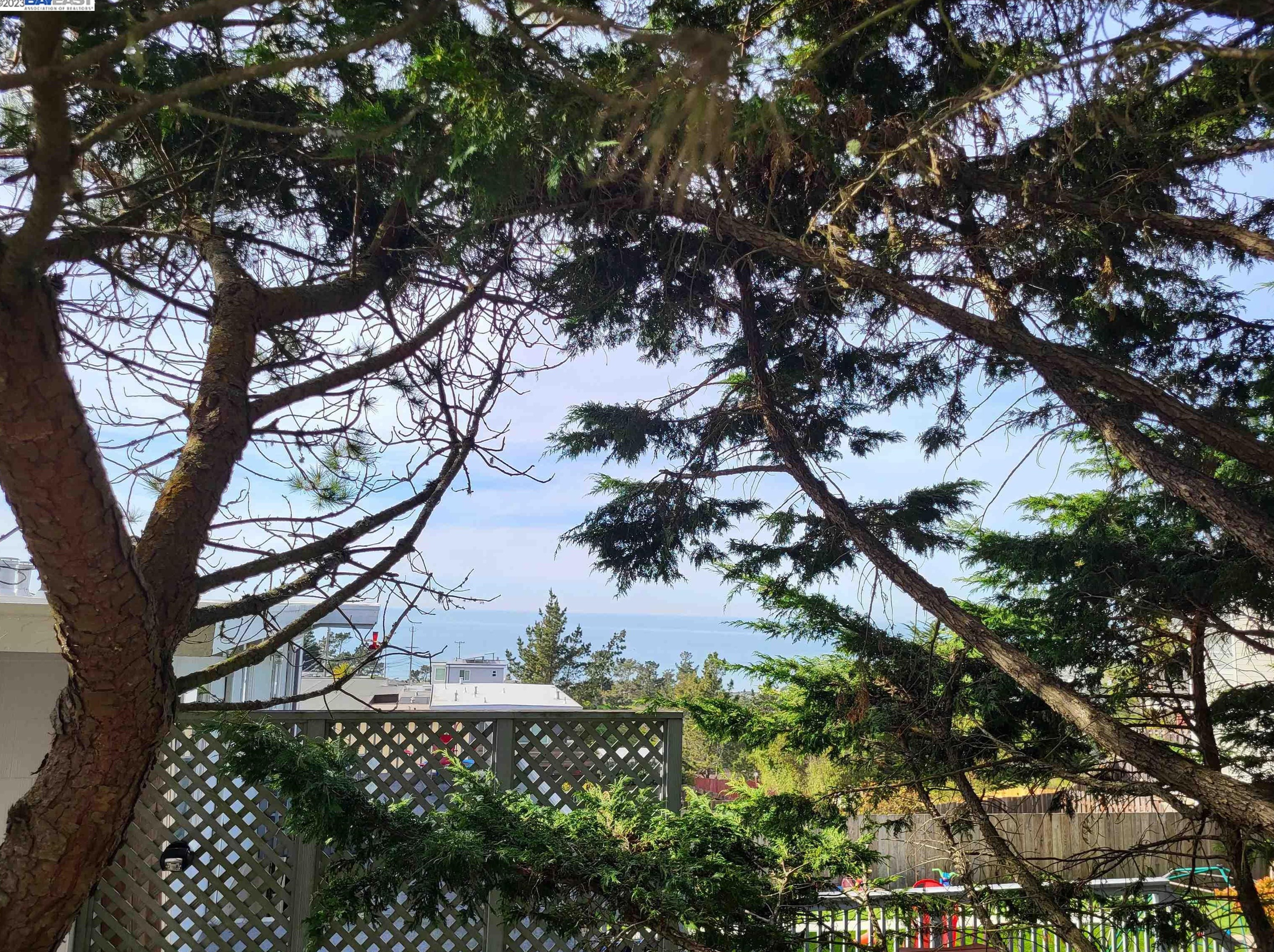 539 Monterey Rd, Pacifica, CA 94044