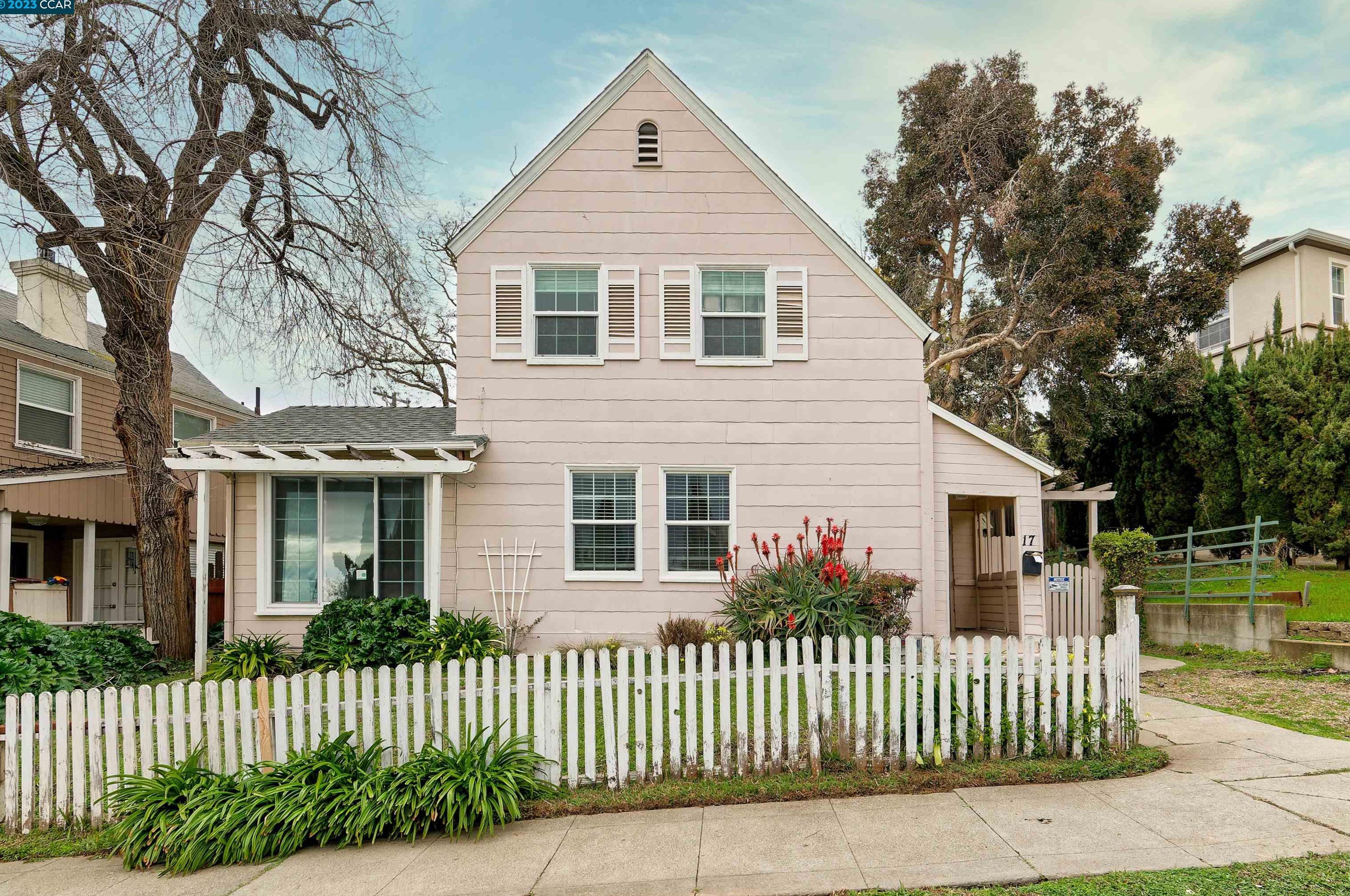 17 Daniels Ave, Vallejo, CA 94590-3041