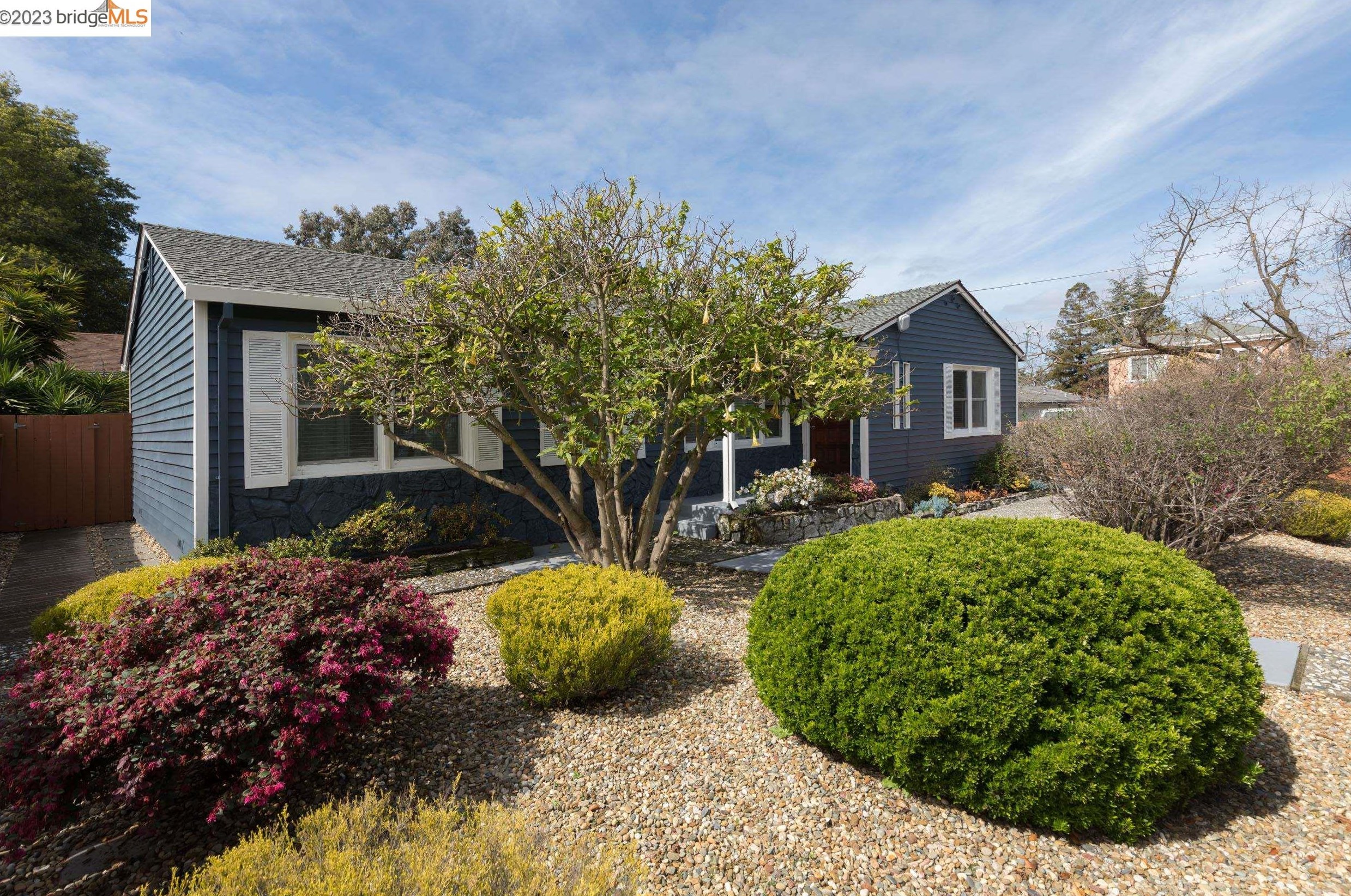 6865 Sunnymere Ave, Oakland, CA 94605-2613