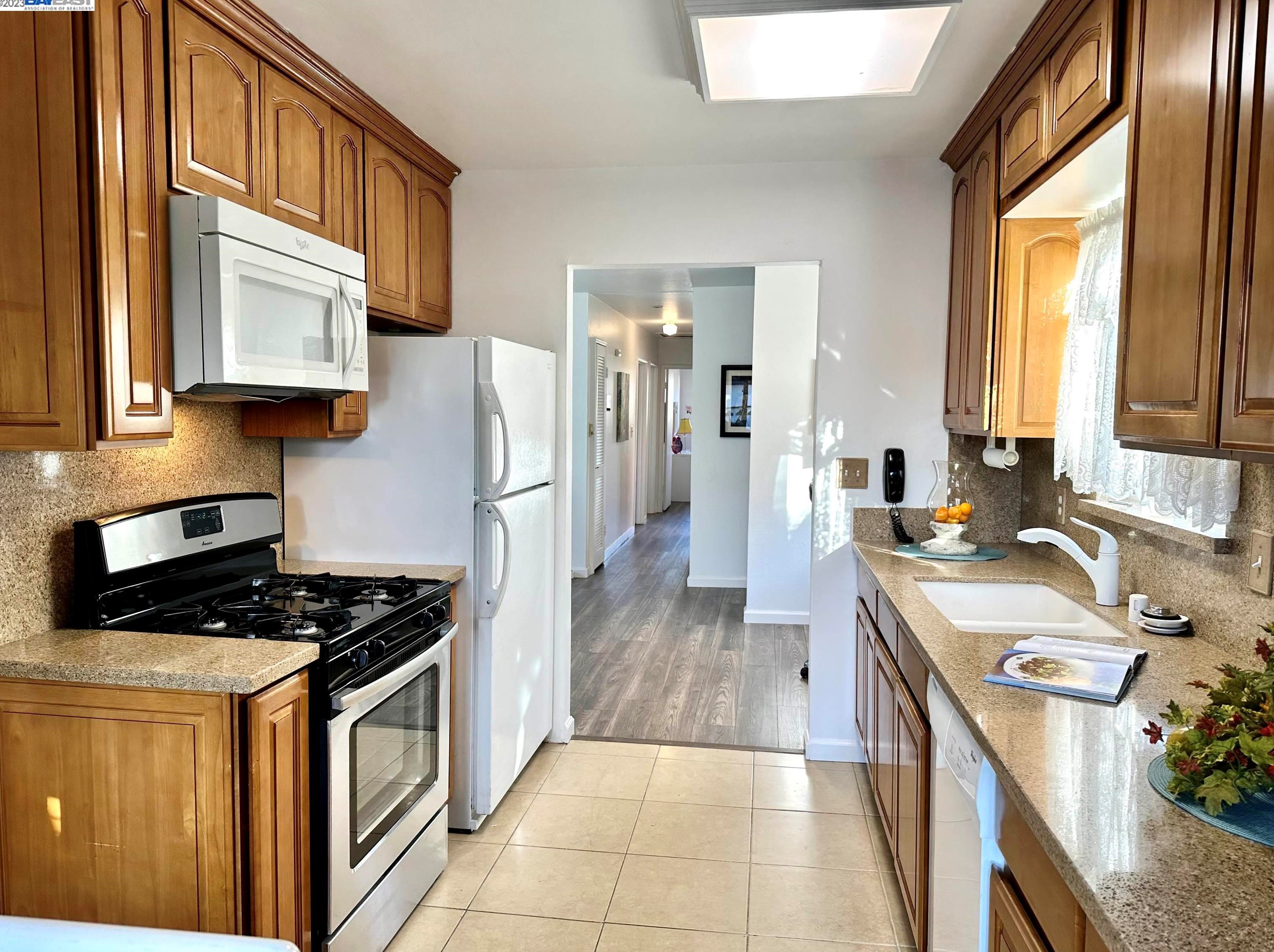 218 21st St, Richmond, CA 94801-3229