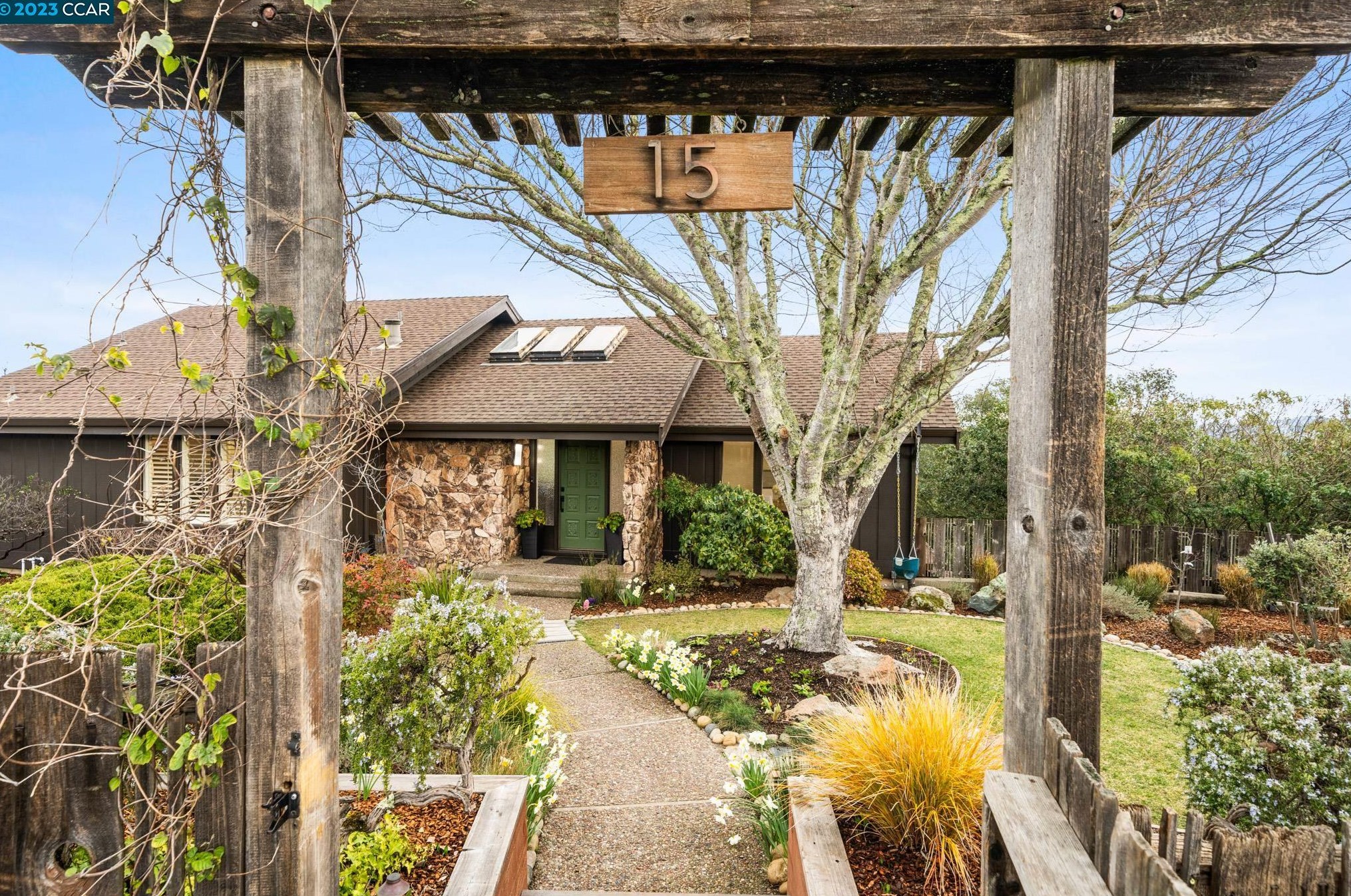 15 Crestview Ct, Orinda, CA 94563