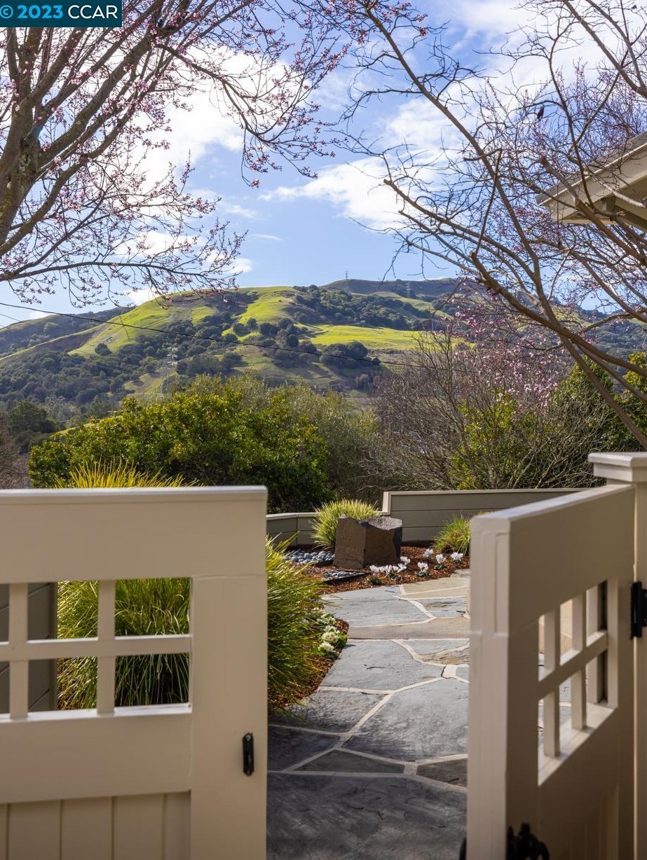 9 Southwood Dr, Orinda, CA 94563