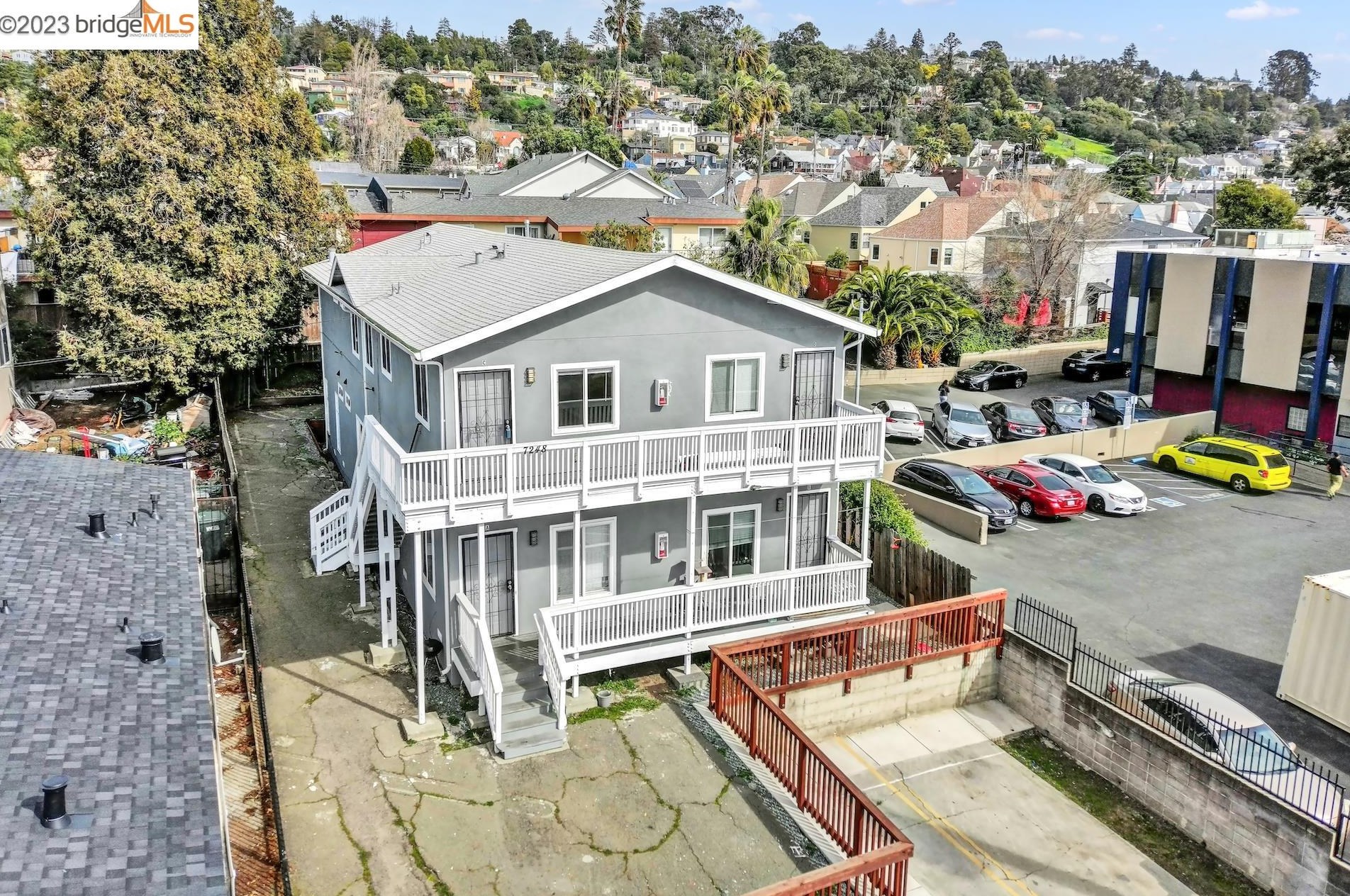 7248 Macarthur Blvd, Oakland, CA 94605-2572