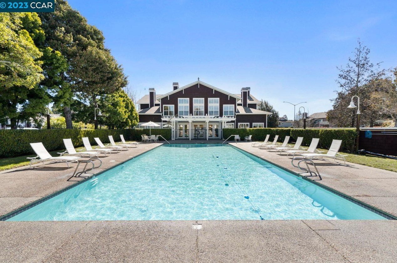 2 Marina Lakes Dr, Richmond CA  94804-7447 exterior