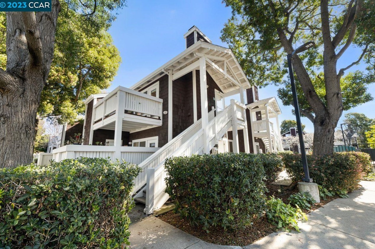 2 Marina Lakes Dr, Richmond CA  94804-7447 exterior