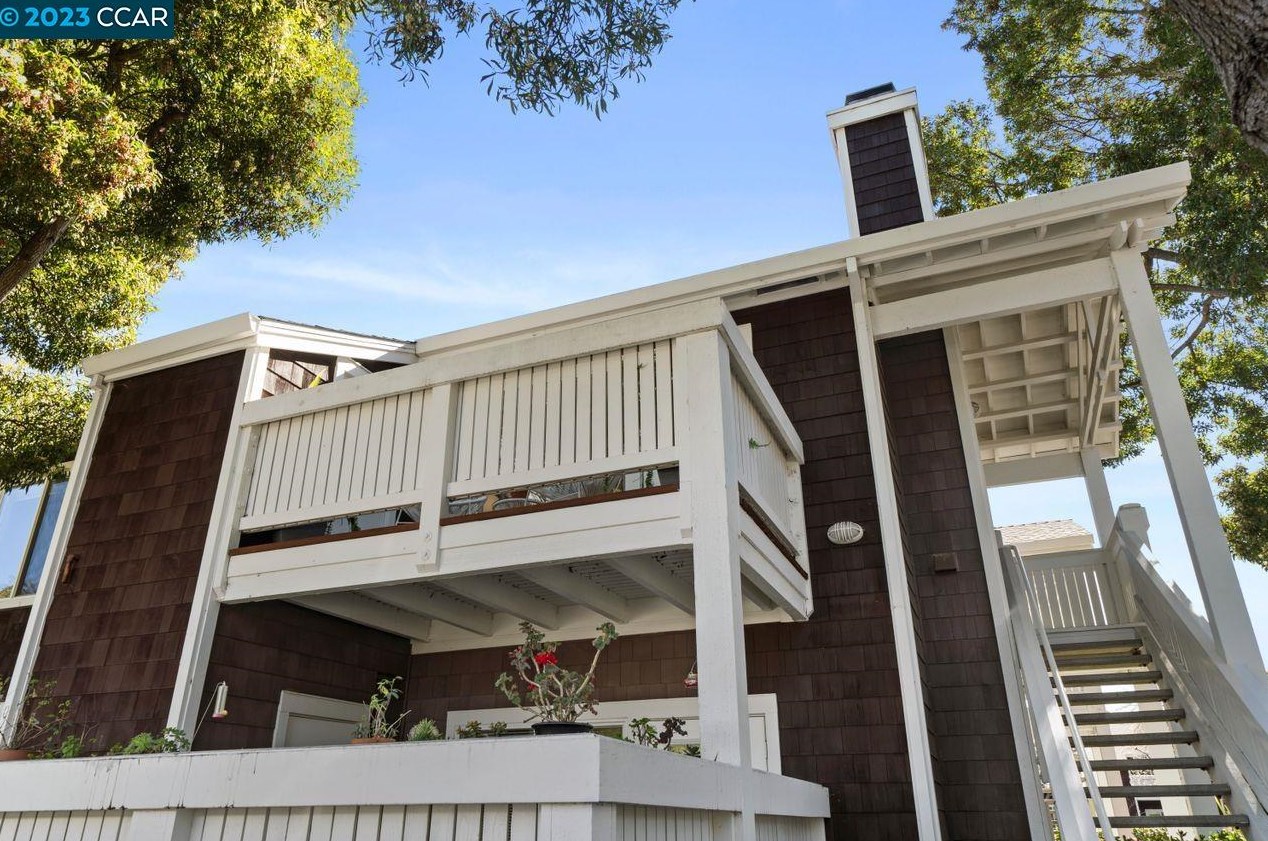 2 Marina Lakes Dr, Richmond CA  94804-7447 exterior