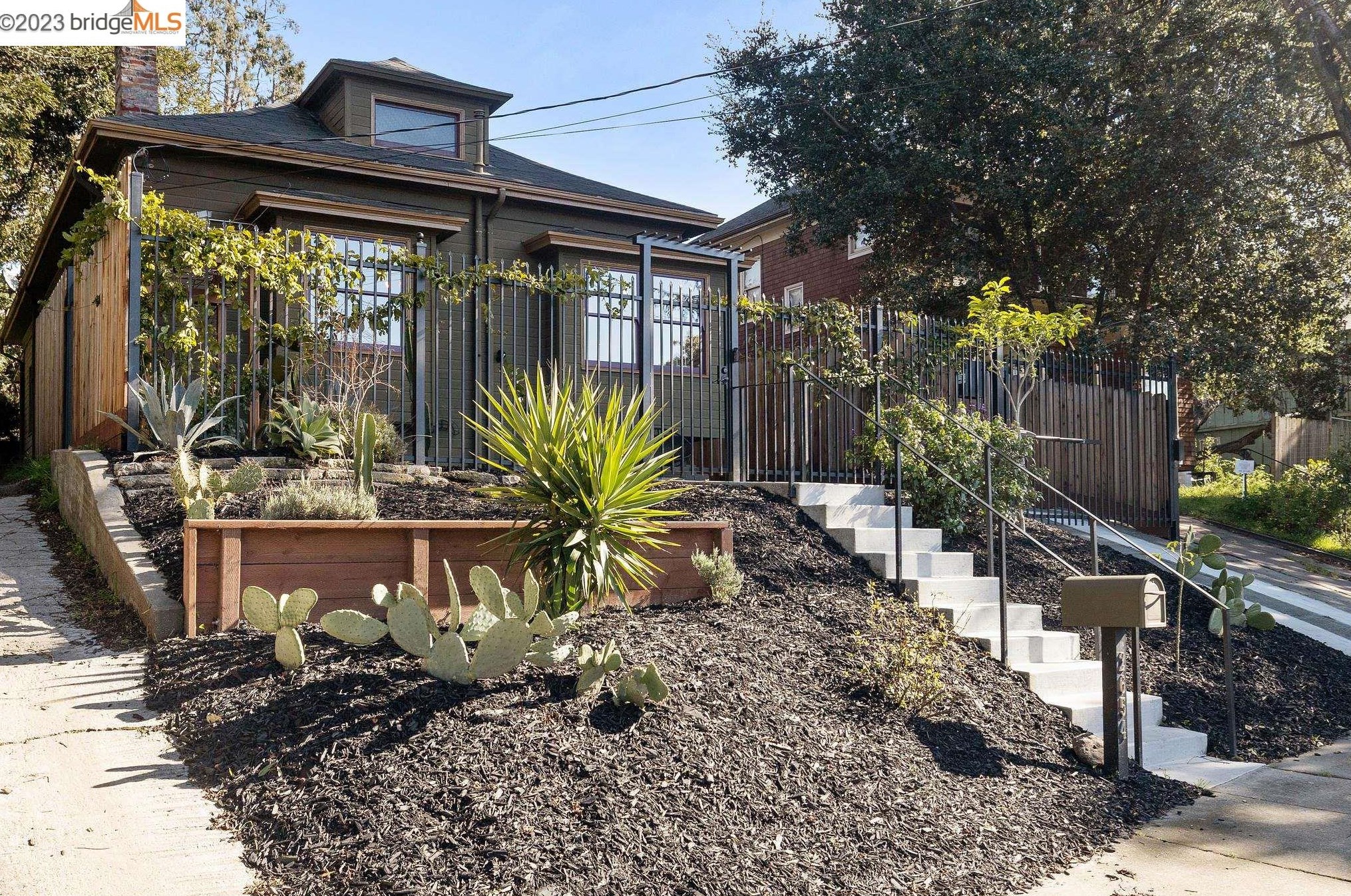 2654 Sunset Ave, Oakland, CA 94601-2734