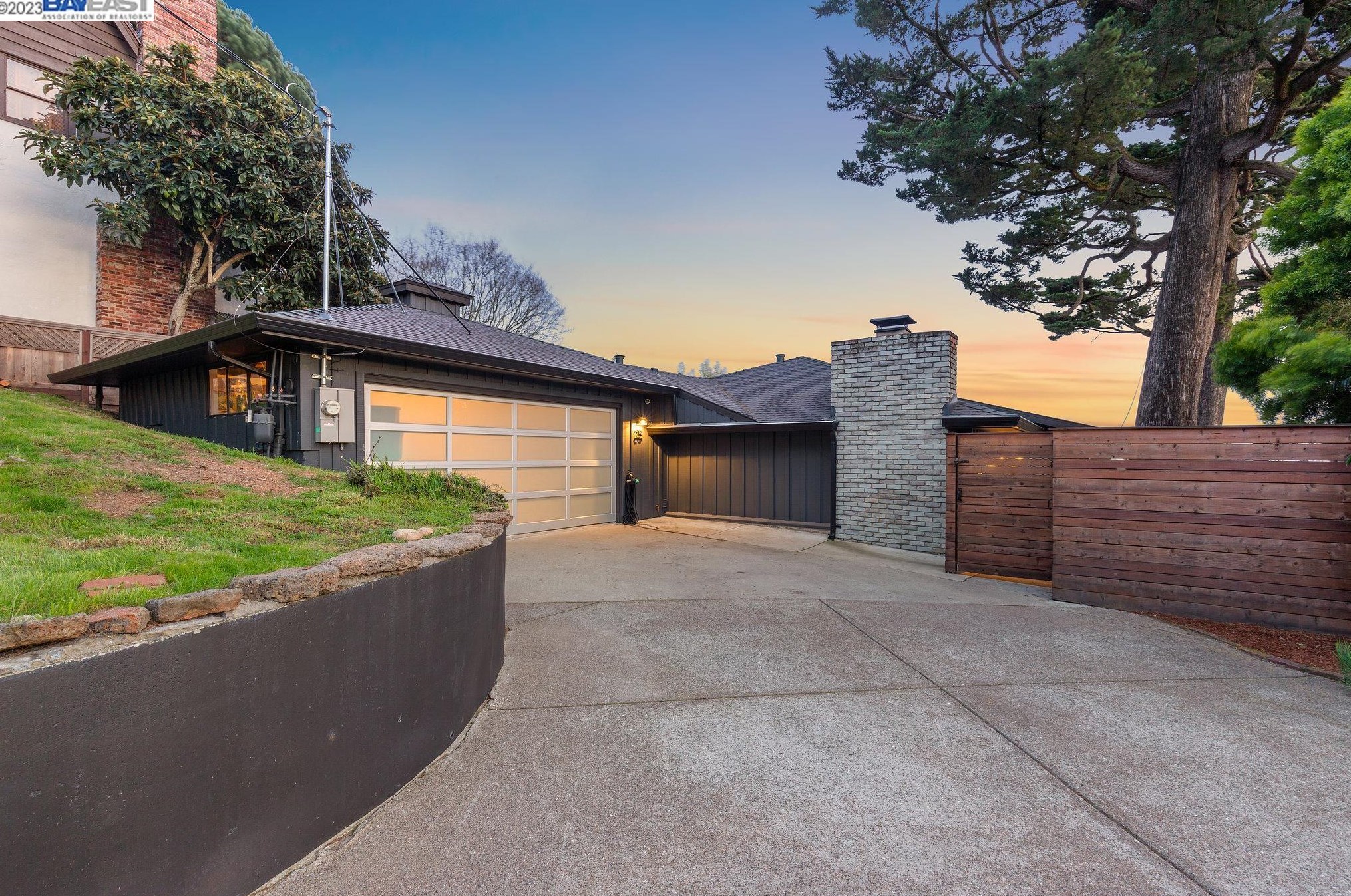 25 Rydal Ct, Oakland CA  94611-2408 exterior