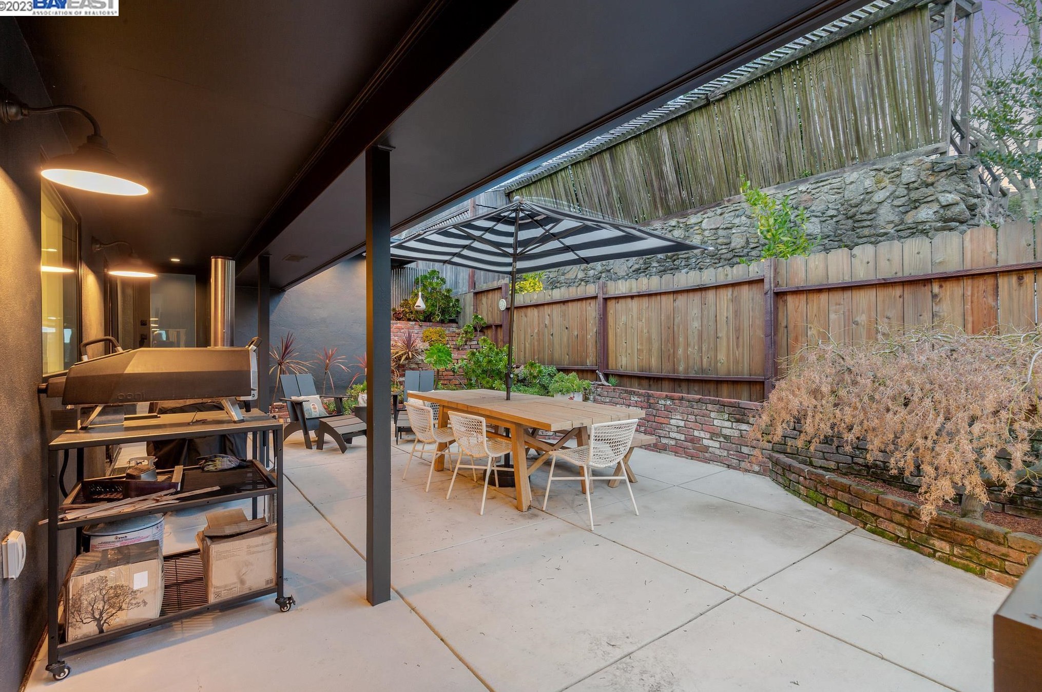 25 Rydal Ct, Oakland CA  94611-2408 exterior