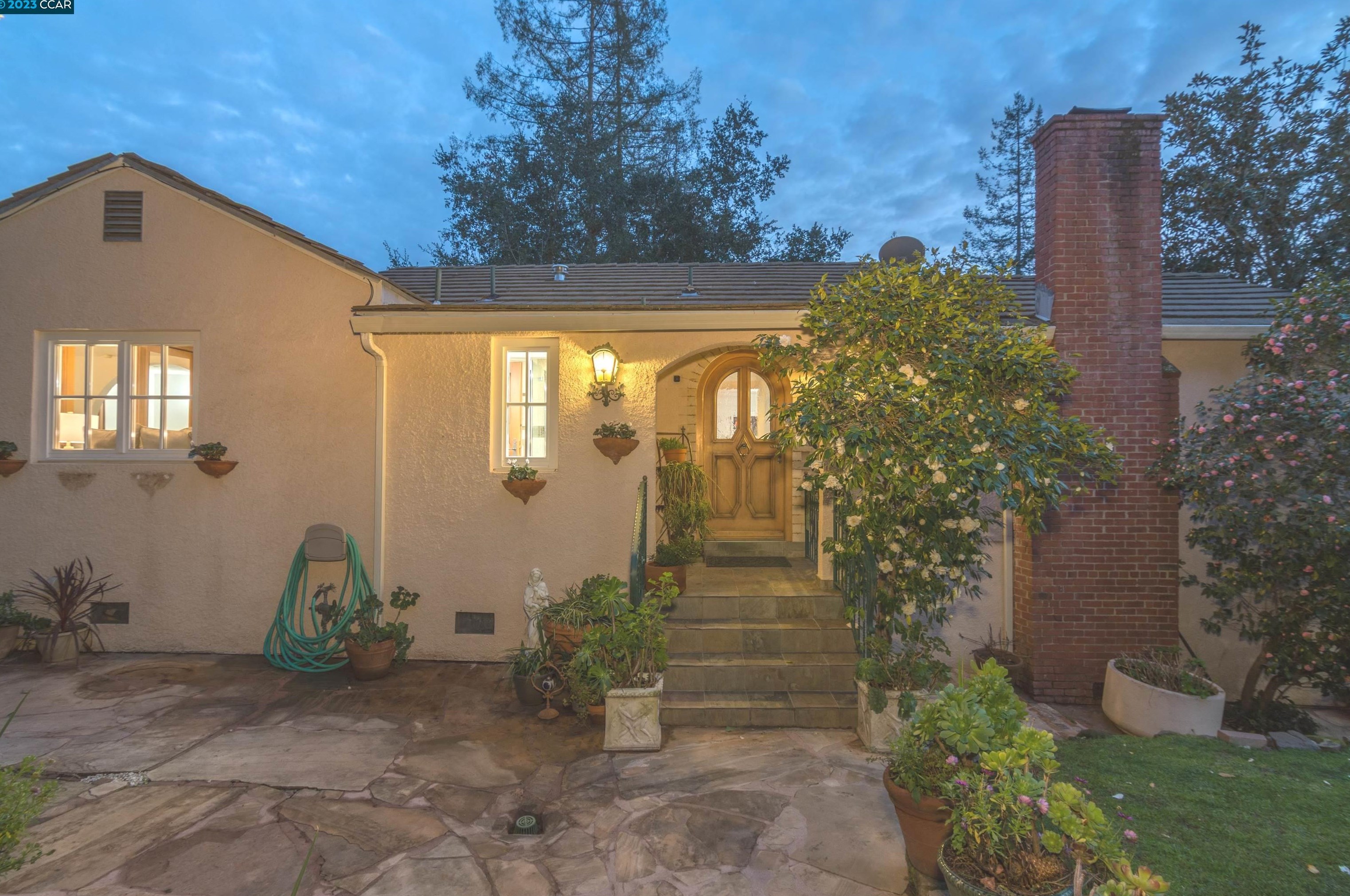 40 Las Palomas, Orinda, CA 94563