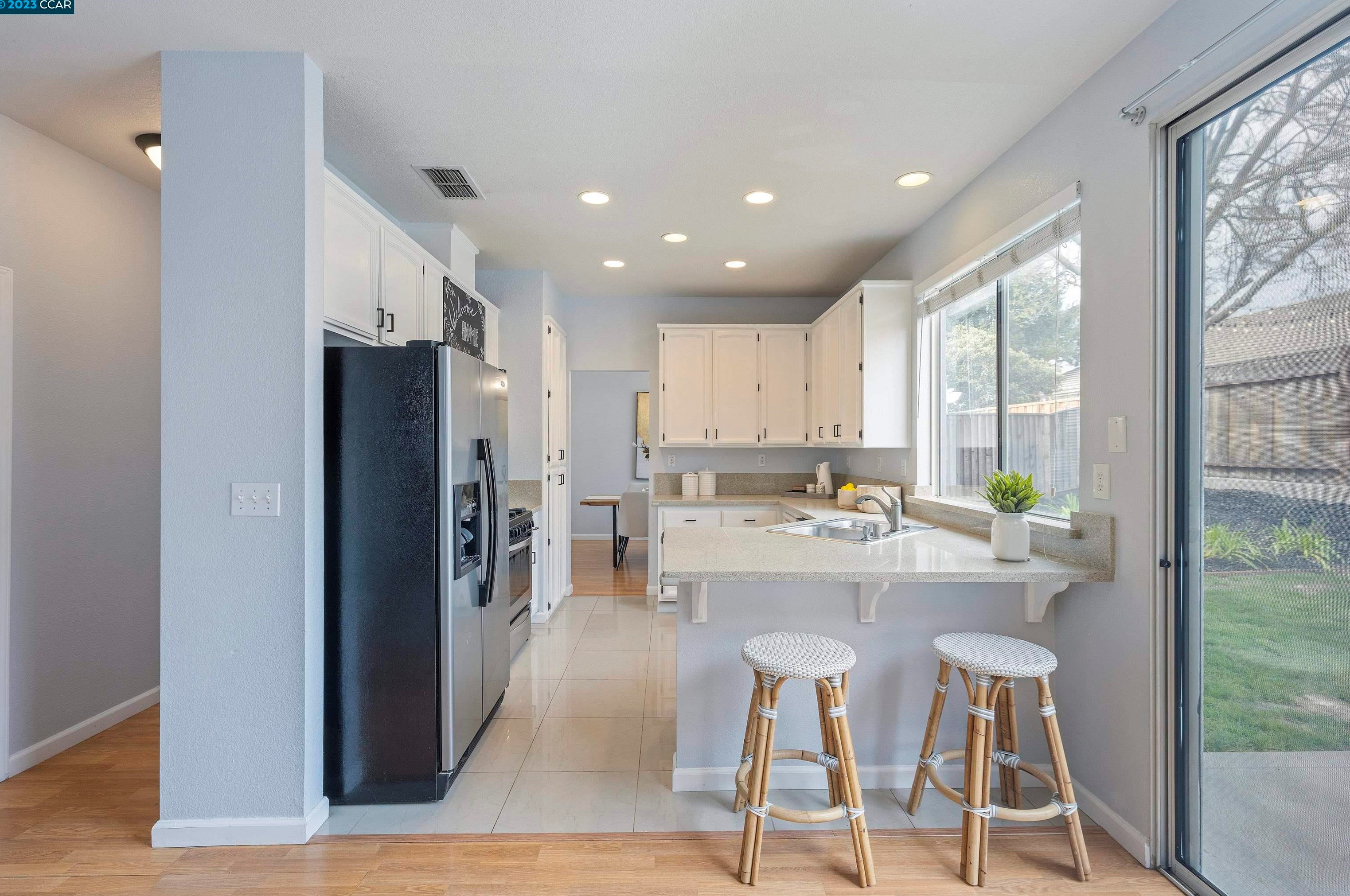 845 Hollowbrook Dr, Los Angeles CA  94513-6122 exterior