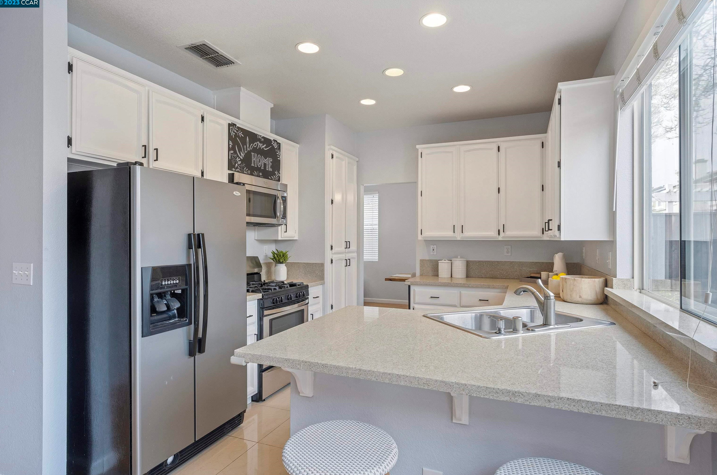 845 Hollowbrook Dr, Los Angeles CA  94513-6122 exterior