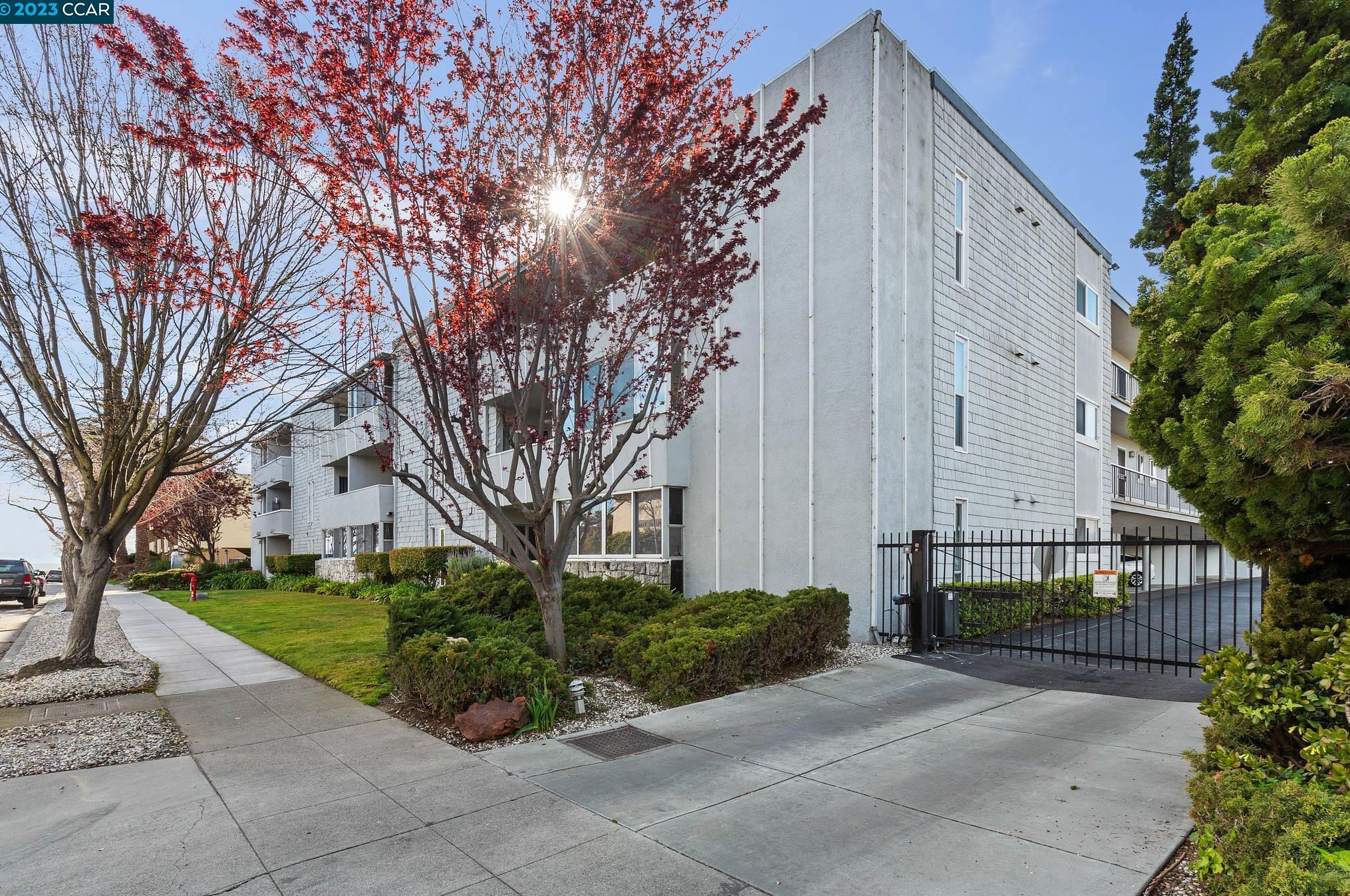 325 Kitty Hawk Rd #310, Alameda, CA 94501