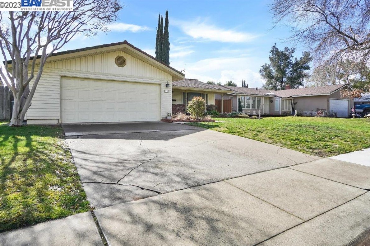 9116 Cecile Way, Sacramento, CA 95826-4536