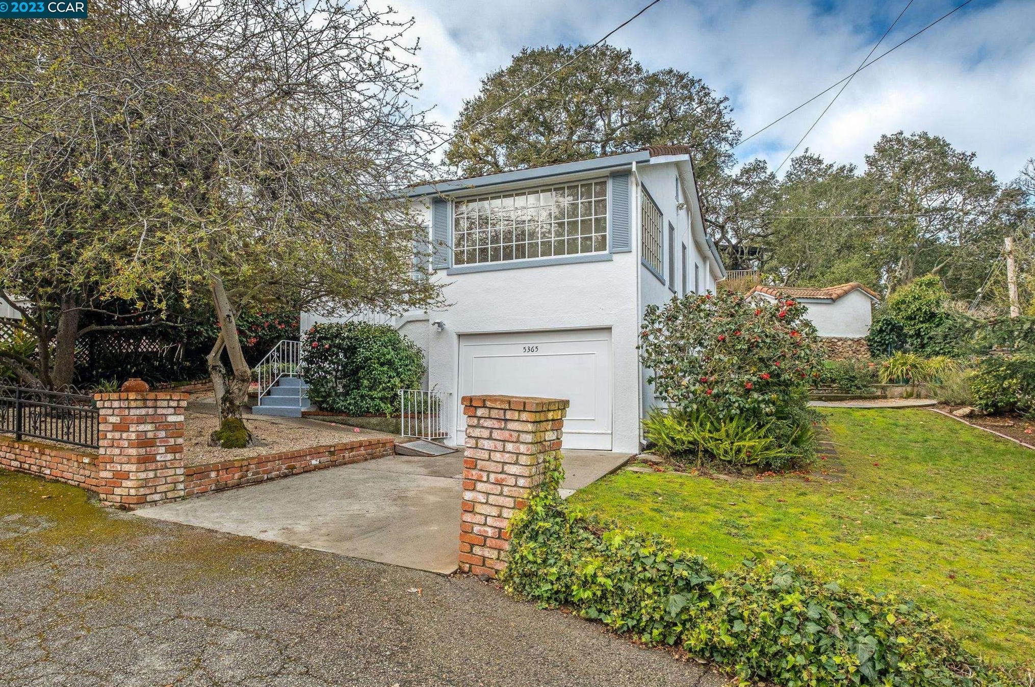 5365 Hilltop Crescent, Oakland, CA 94618