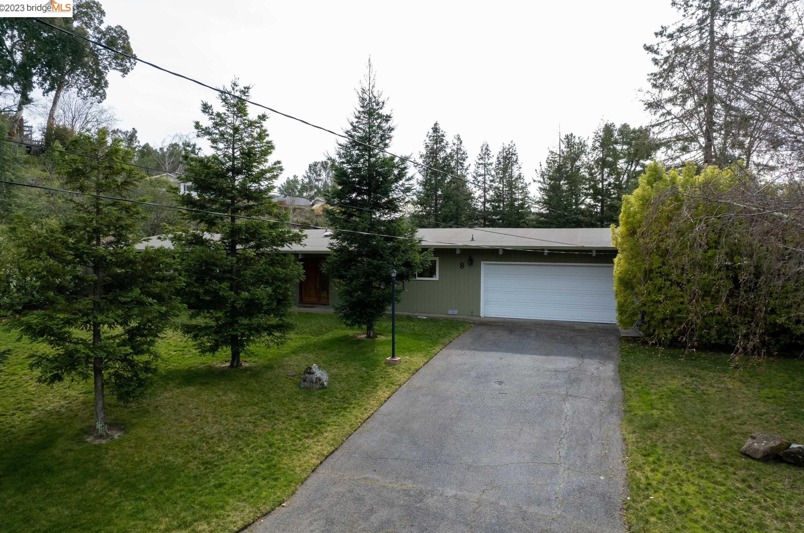 8 Rae Dr, Orinda, CA 94563