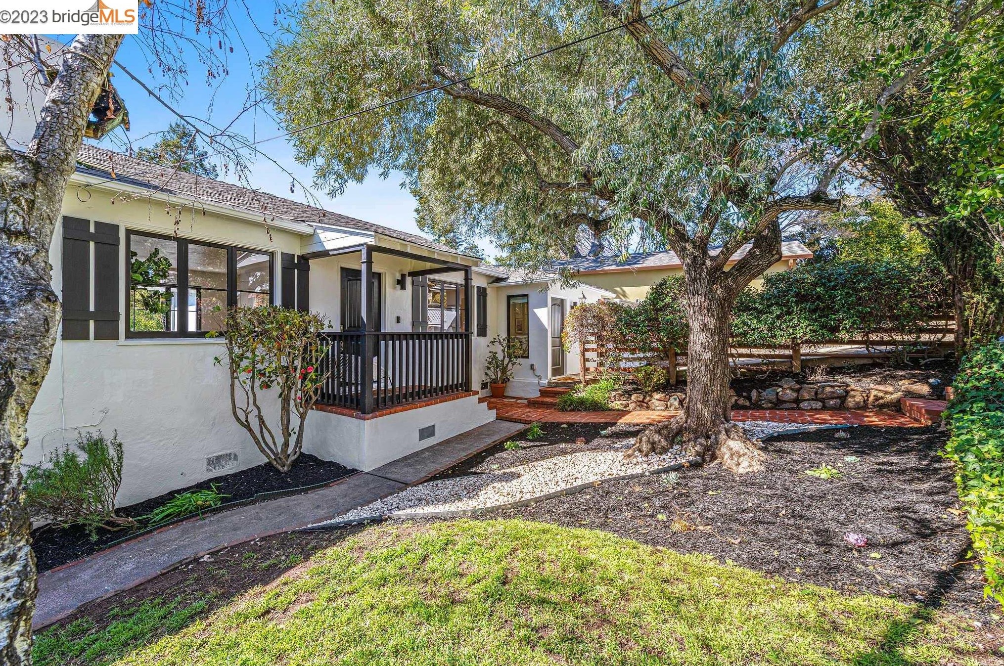 6029 Leona St, Oakland, CA 94605-1221