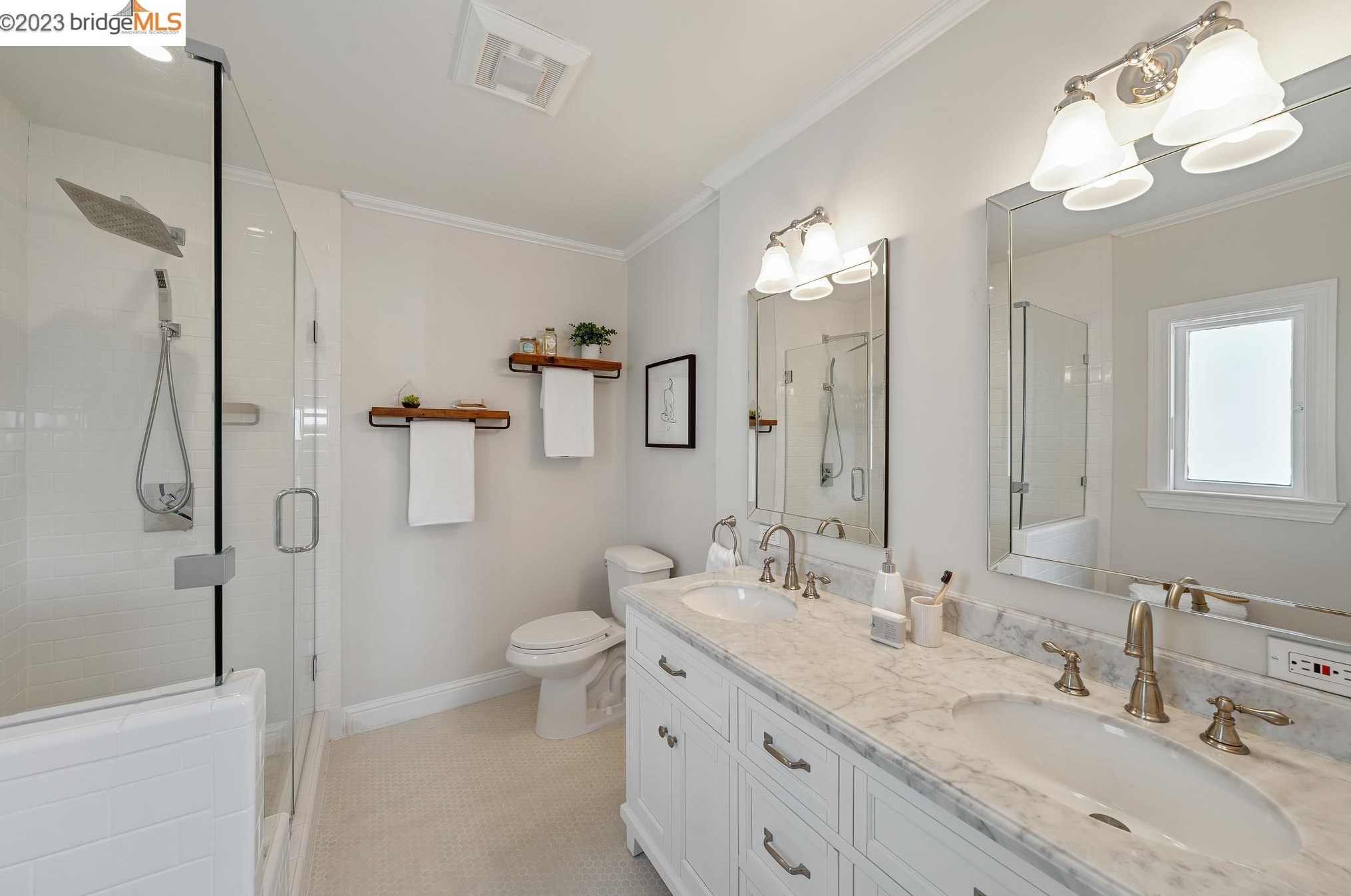 563 Radnor Rd, Oakland CA  94606-1011 exterior