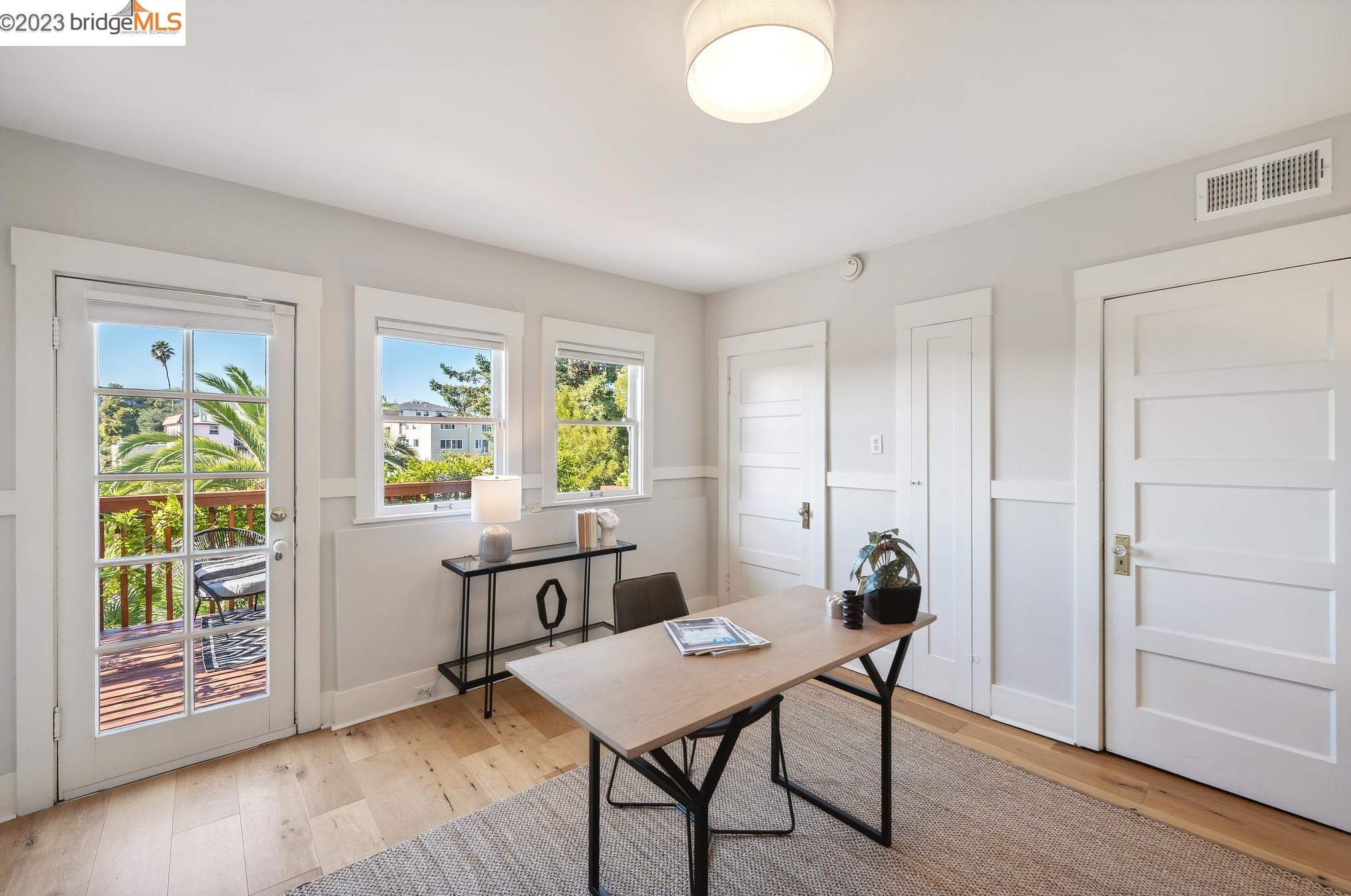 563 Radnor Rd, Oakland CA  94606-1011 exterior