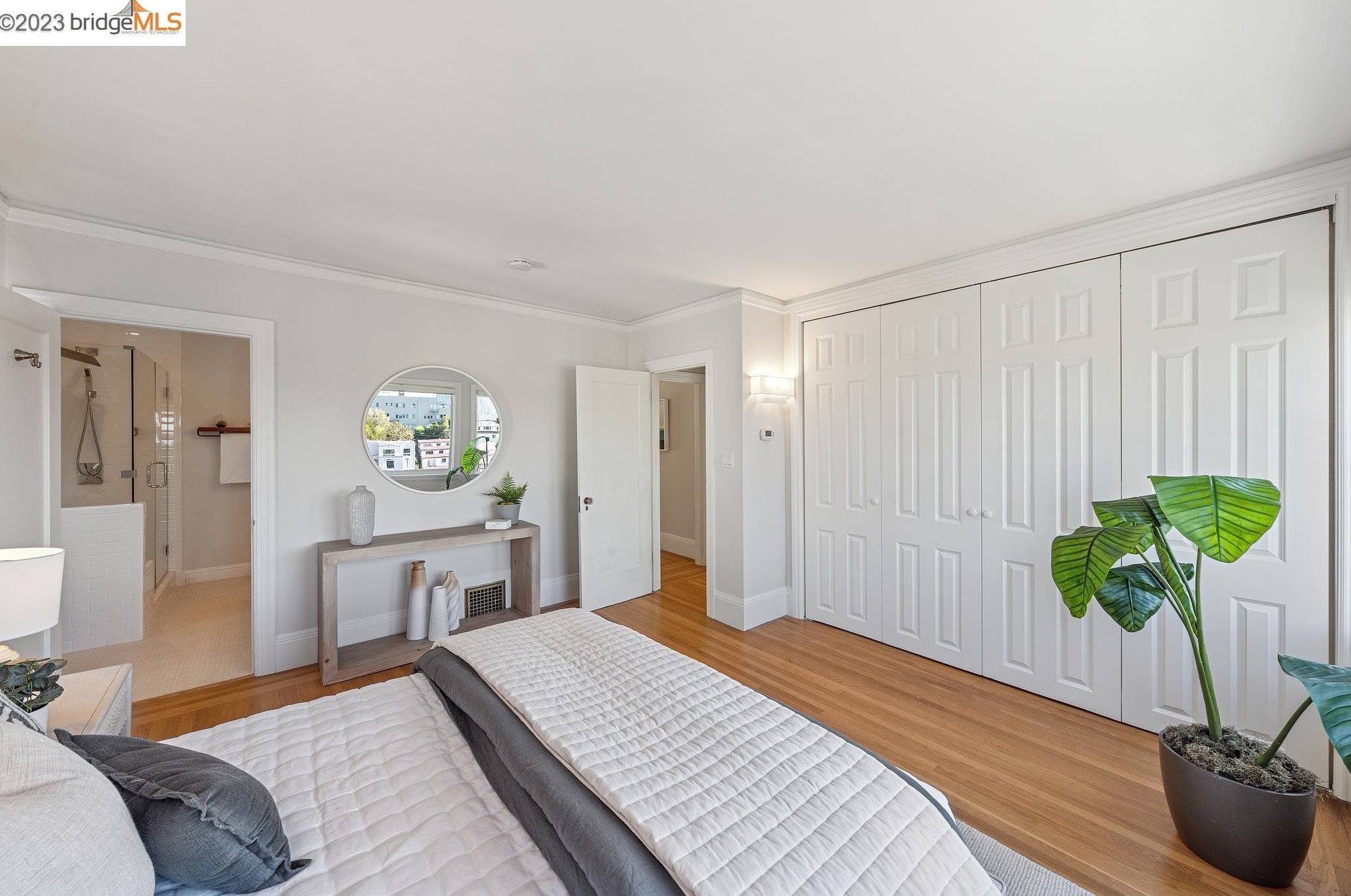 563 Radnor Rd, Oakland CA  94606-1011 exterior