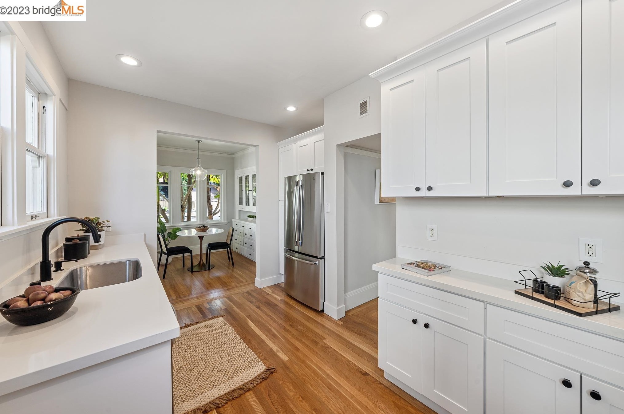 563 Radnor Rd, Oakland CA  94606-1011 exterior