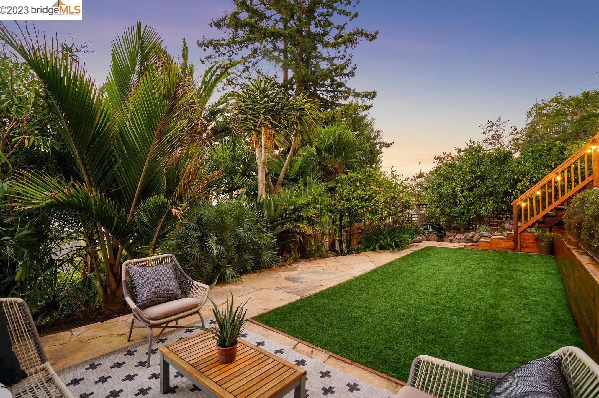 563 Radnor Rd, Oakland CA  94606-1011 exterior