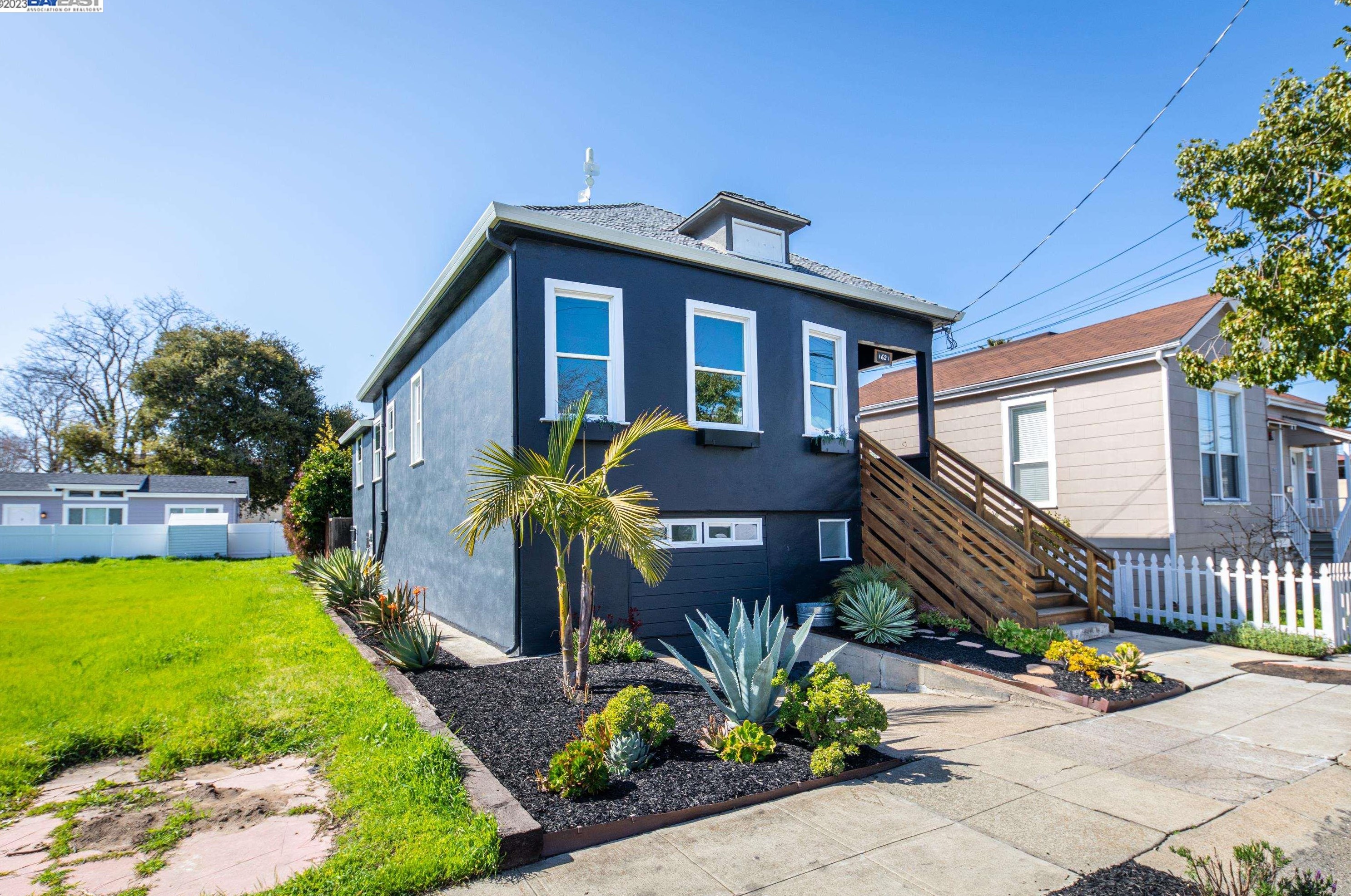 1621 6th St, Alameda, CA 94501-2112