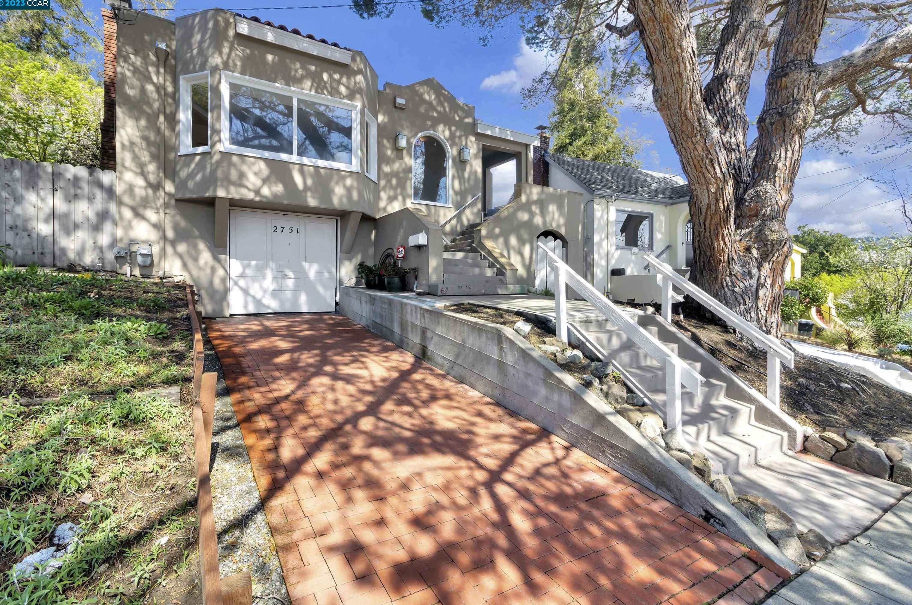 2751 Rawson St, Oakland, CA 94619-3258
