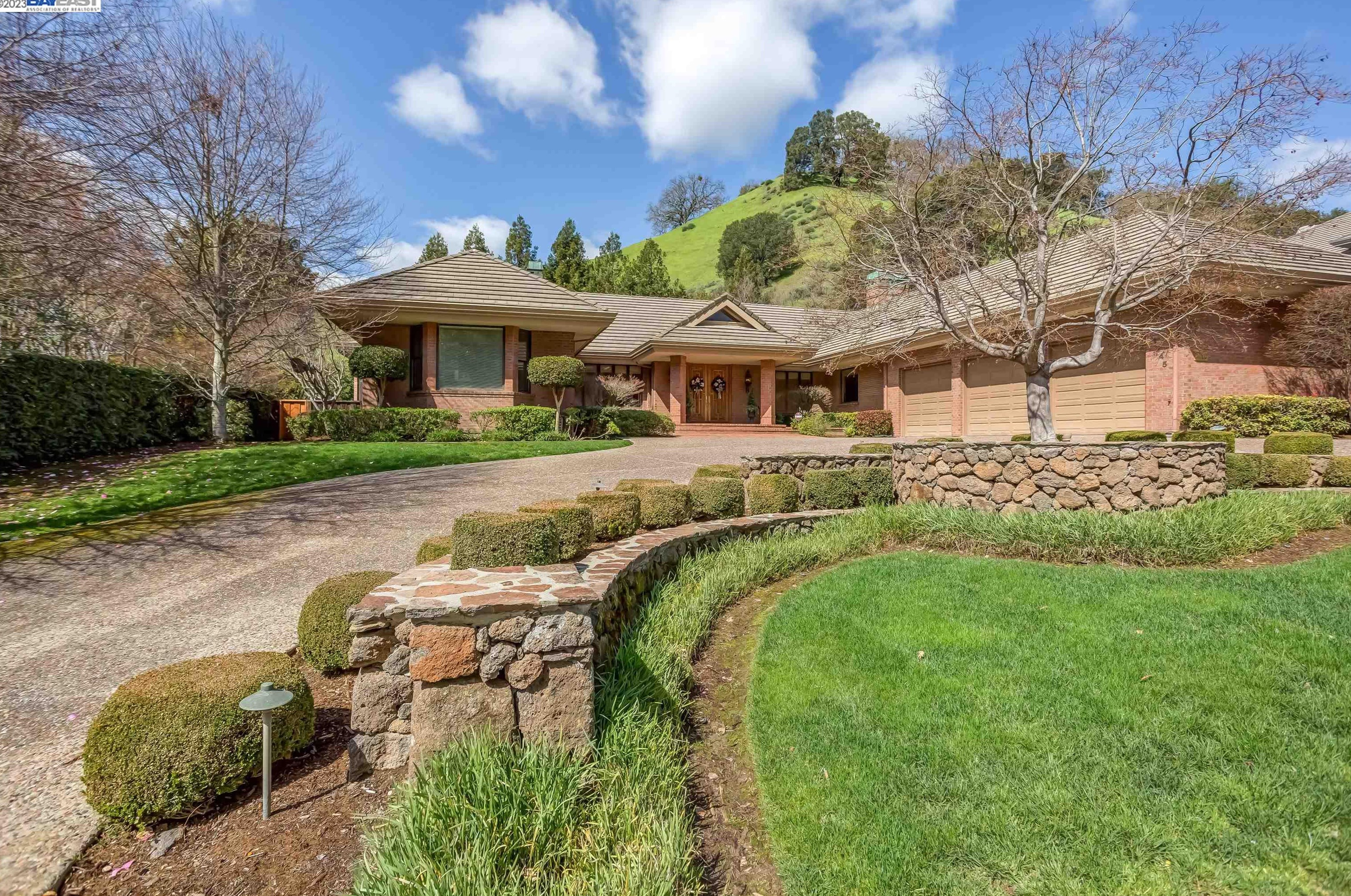 1245 Rose Ln, Lafayette, CA 94549-3052
