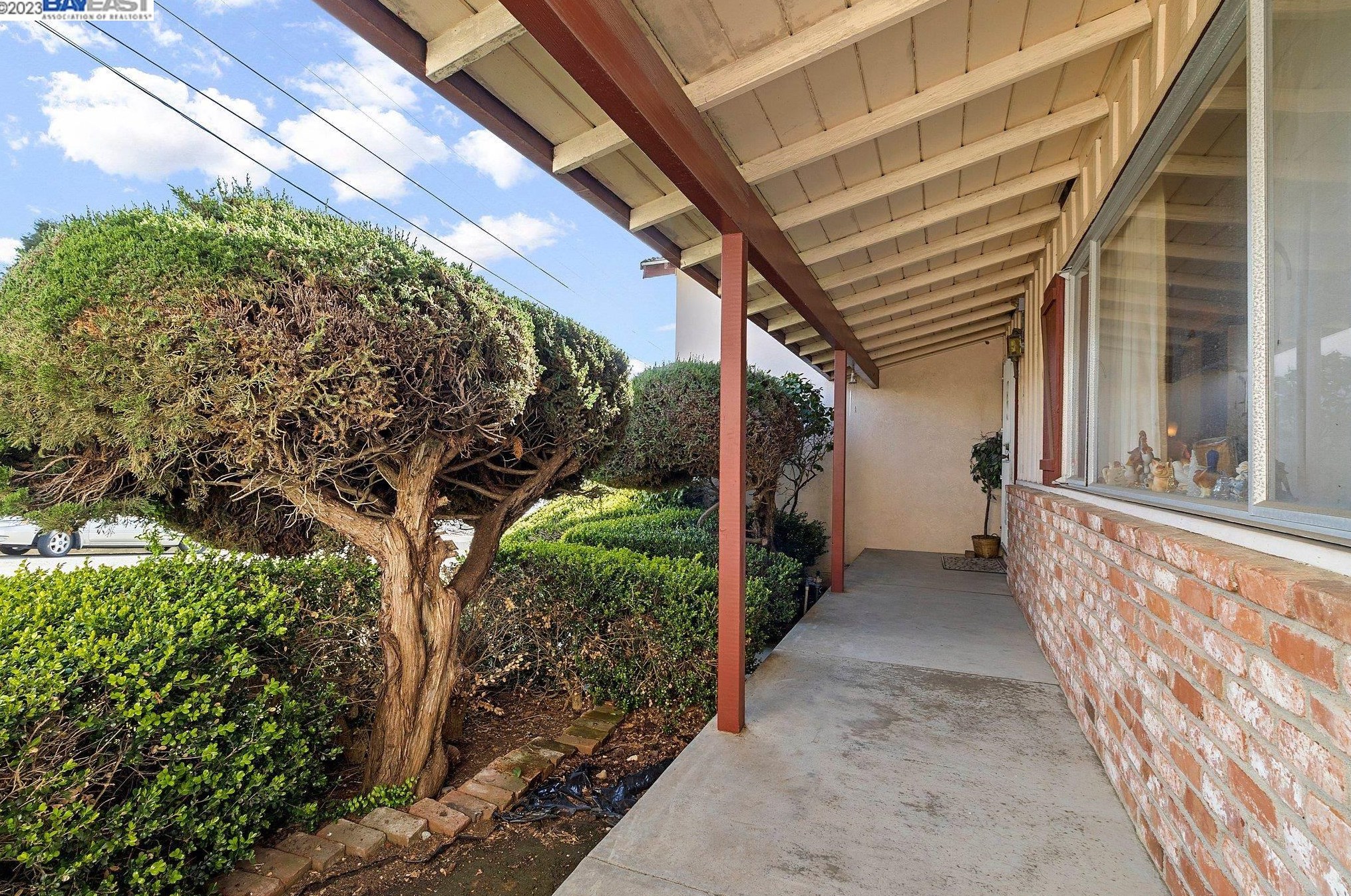 144 Maggiora Dr, Oakland, CA 94605-5336