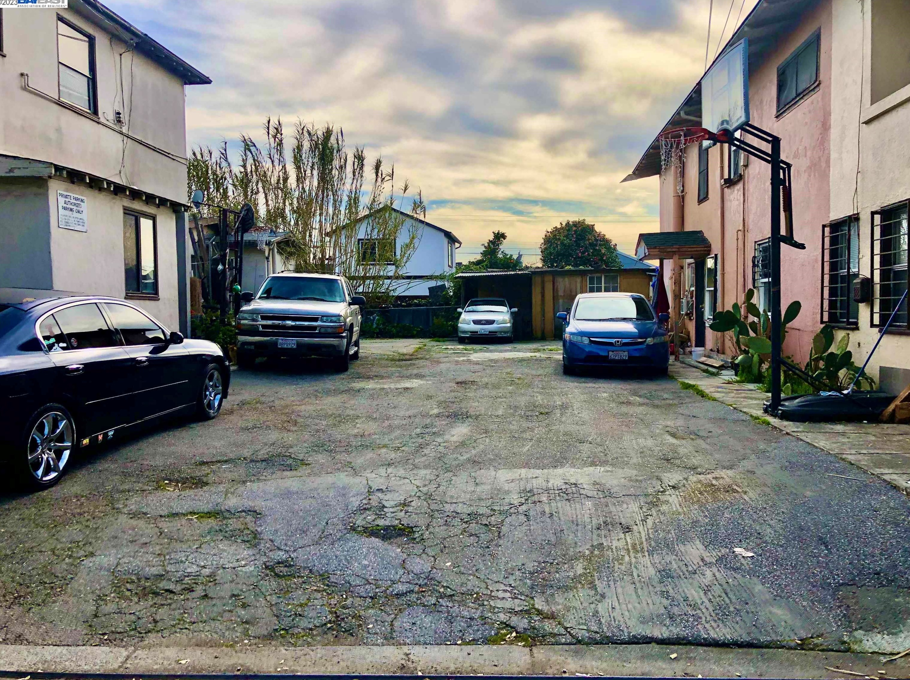 10411 San Leandro St, Oakland, CA 94603-3045