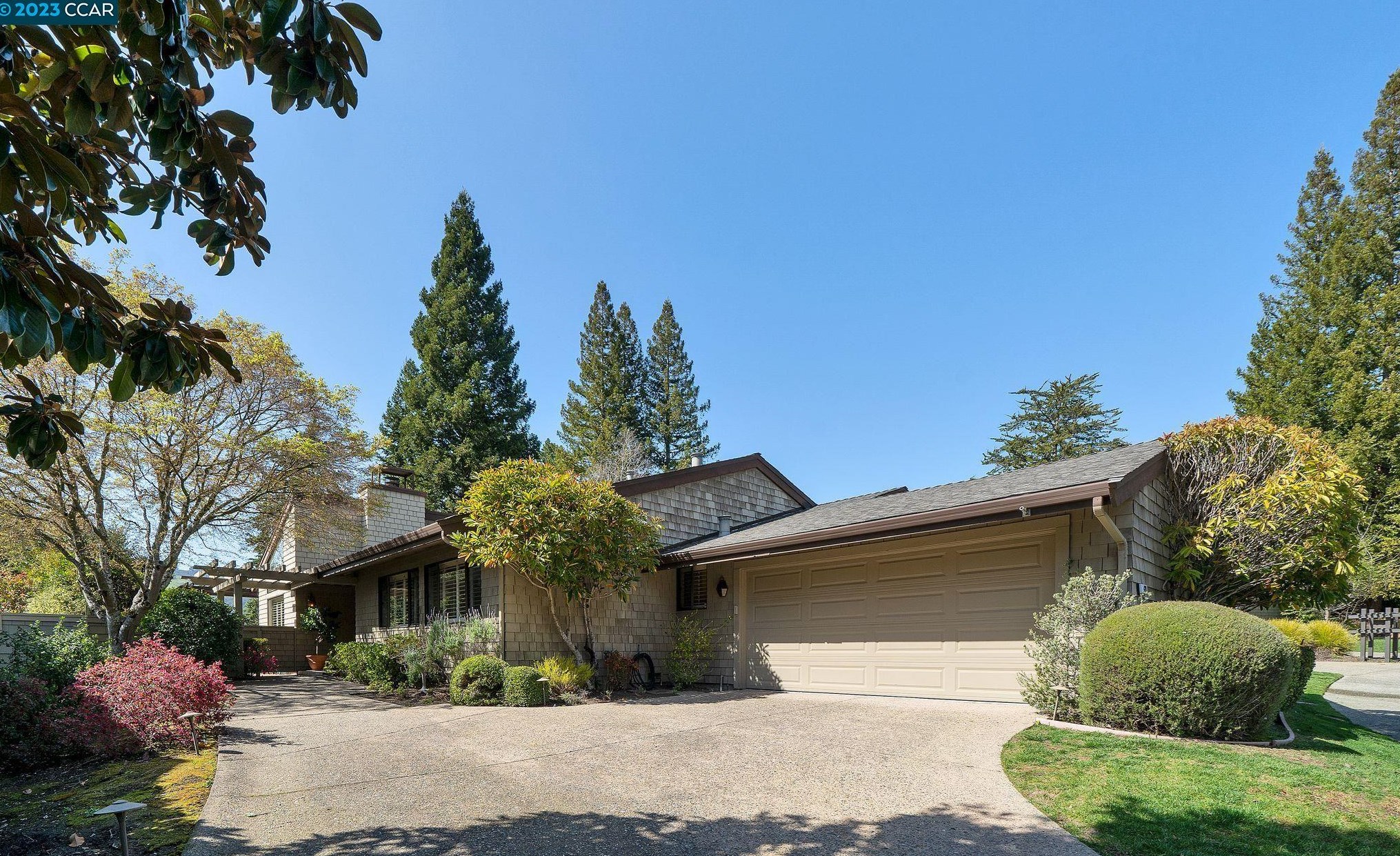 420 Ridge Gate Rd, Orinda, CA 94563