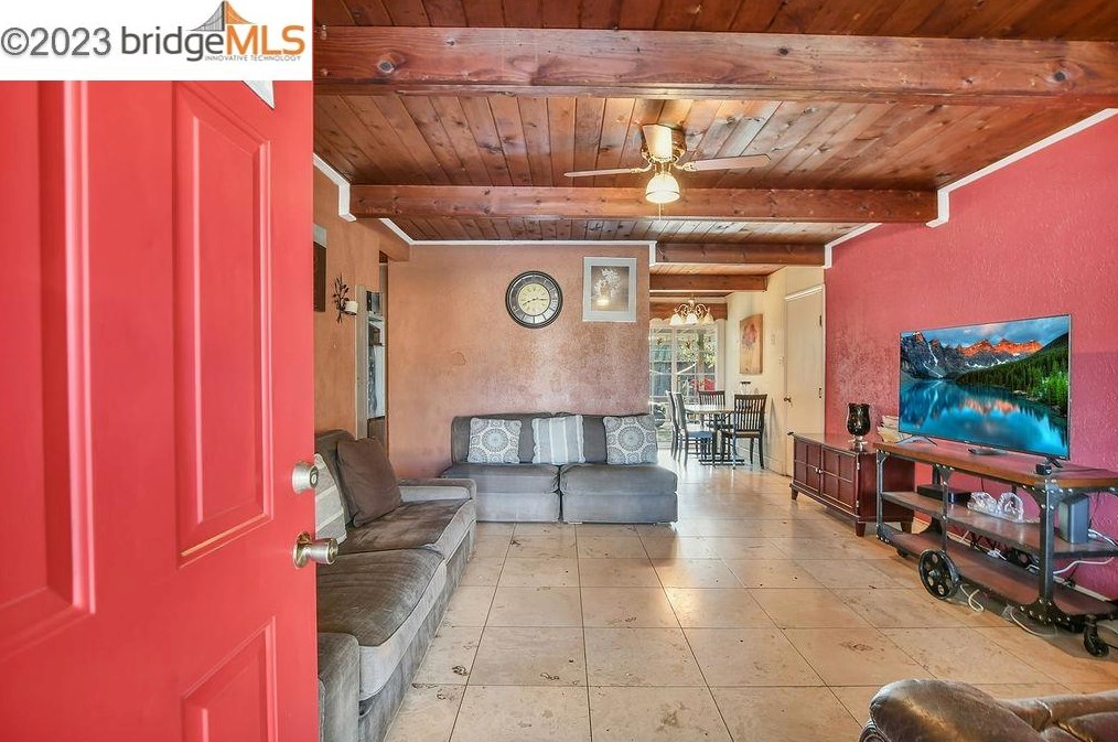 28 Wharf Dr, West Pittsburg, CA 94565