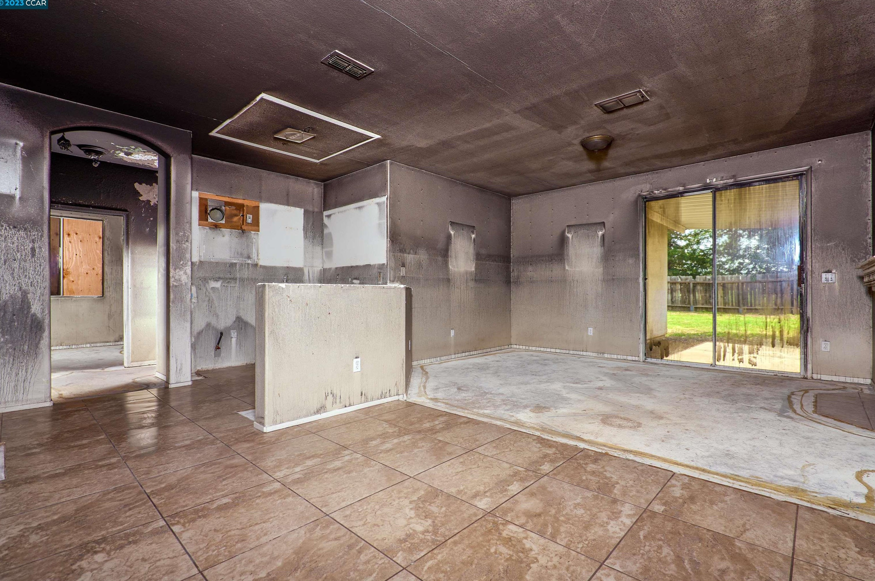 8215 Gardenside Ct, Sacramento, CA 95829-9282